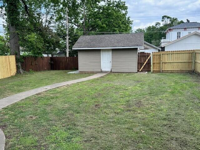 1052 South Garrison Avenue Property Photo 4
