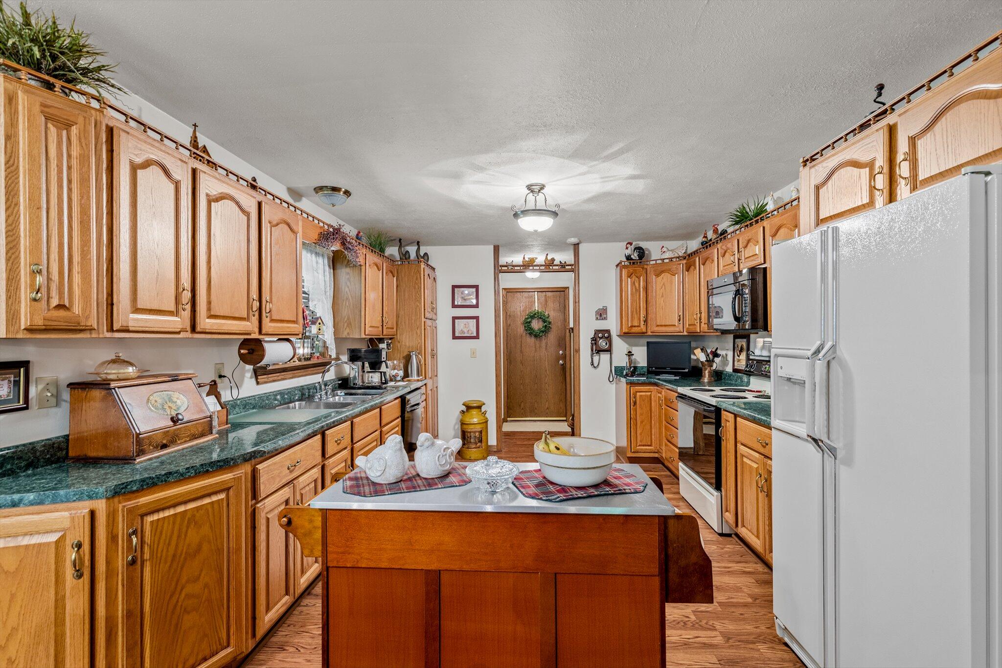 13366 Lawrence 1045 Property Photo 18