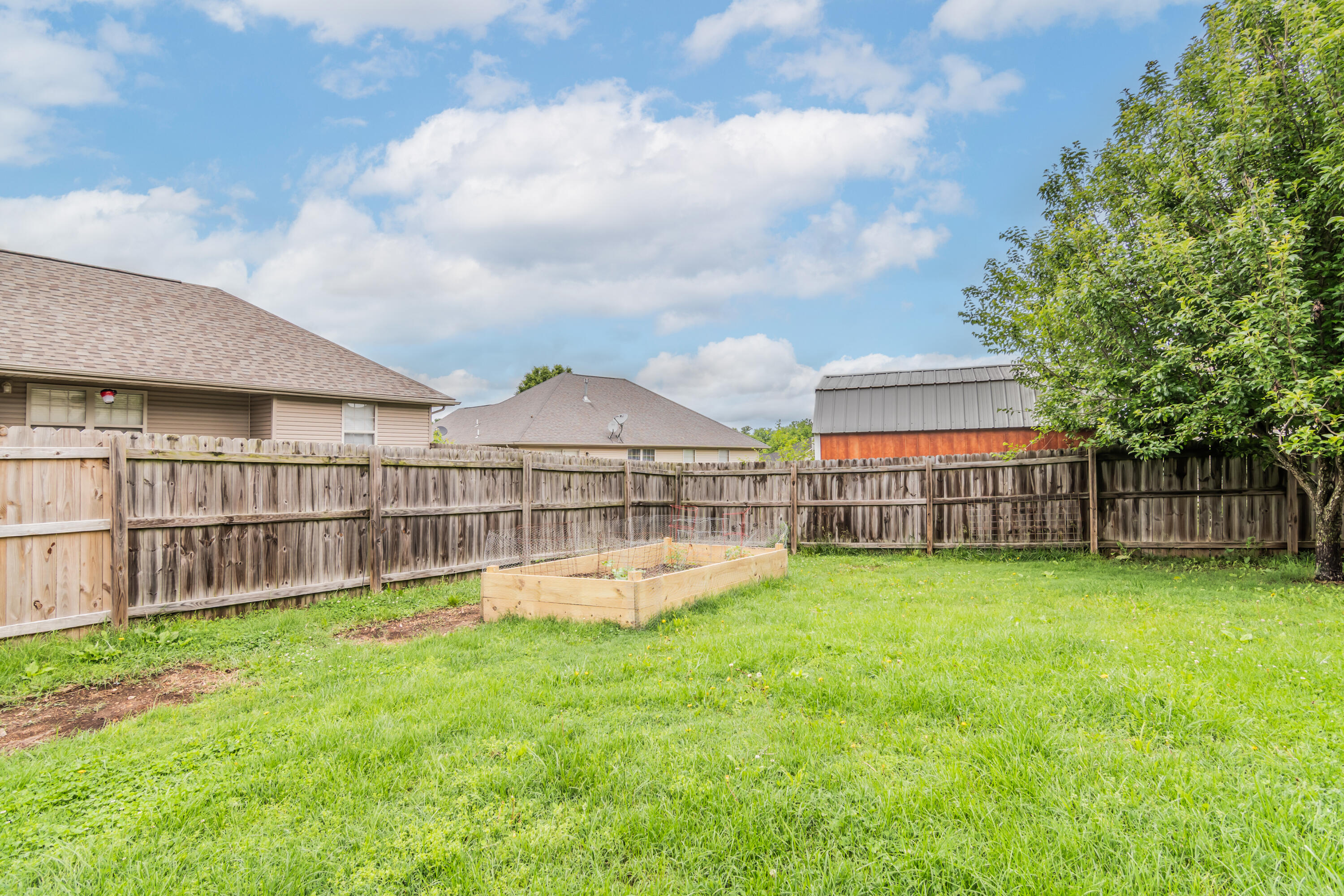 2714 West Colton Avenue Property Photo 4