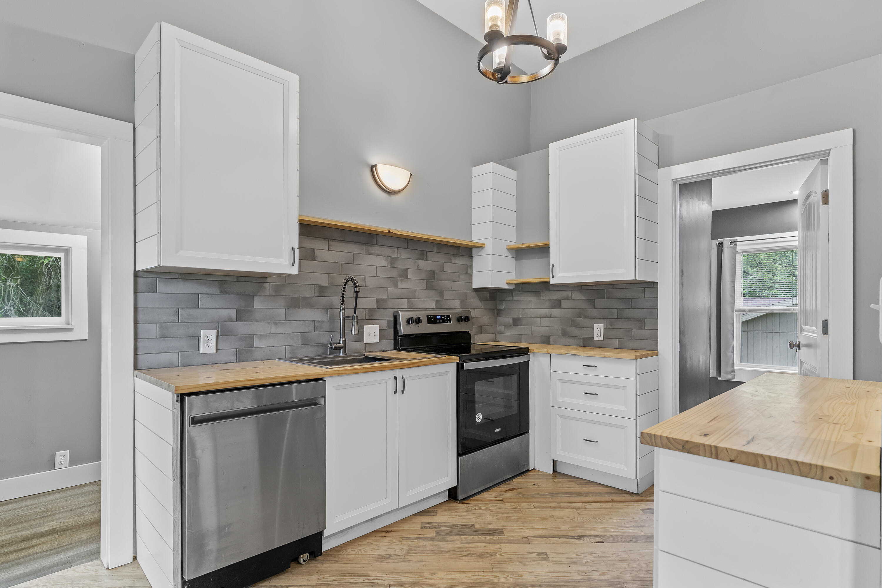 1130 West Kerr Street Property Photo 10