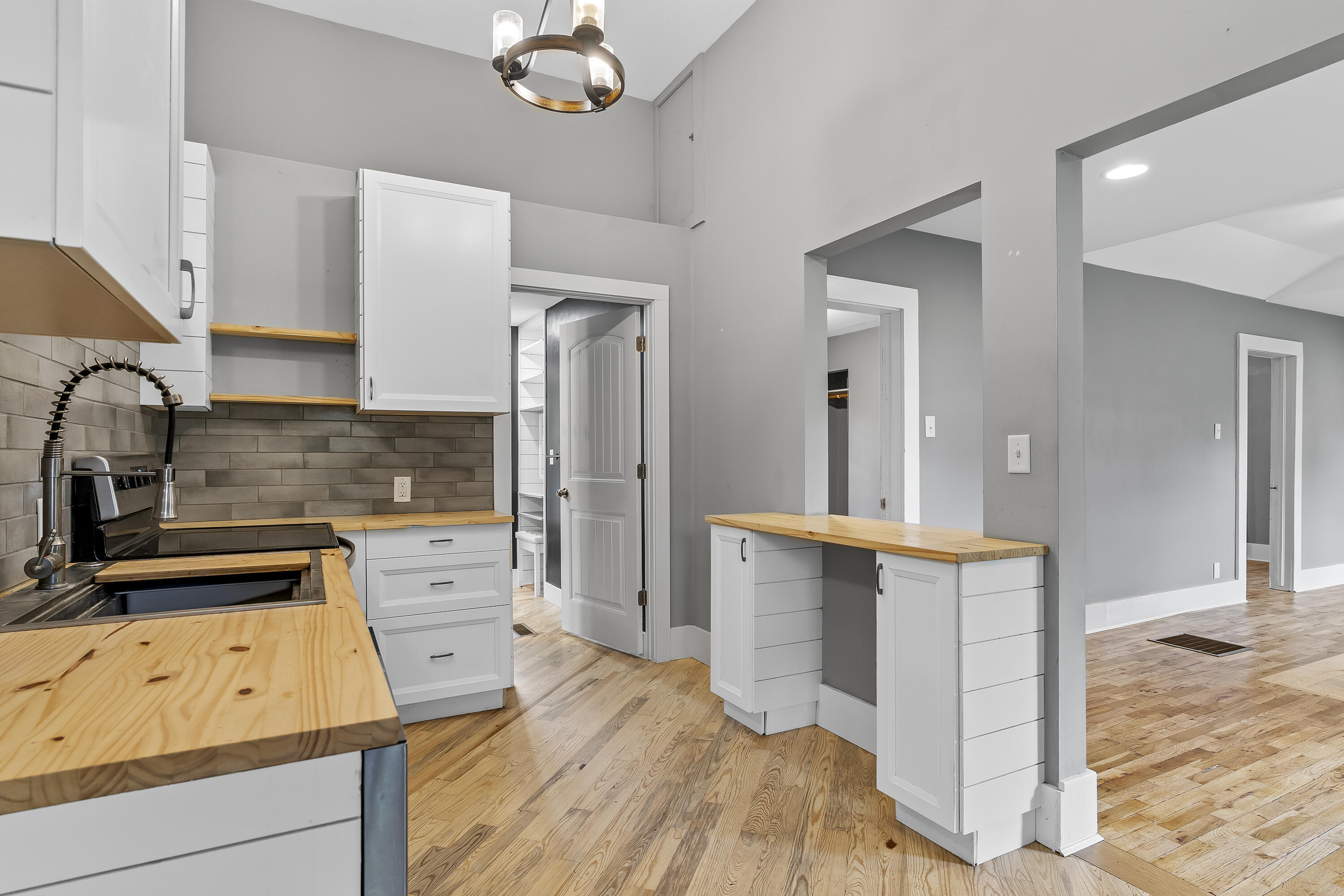 1130 West Kerr Street Property Photo 11