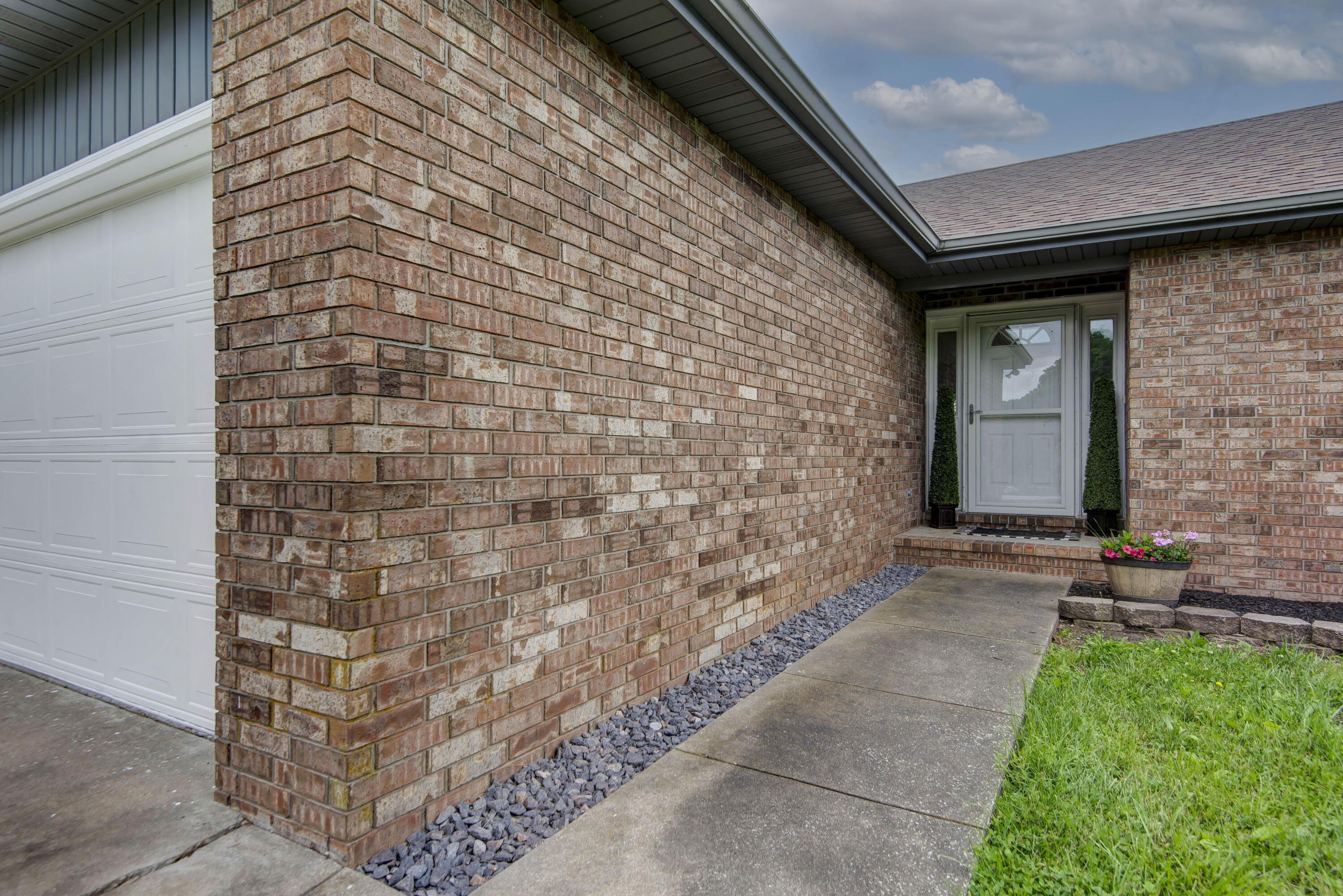 299 Regal Drive Property Photo 5