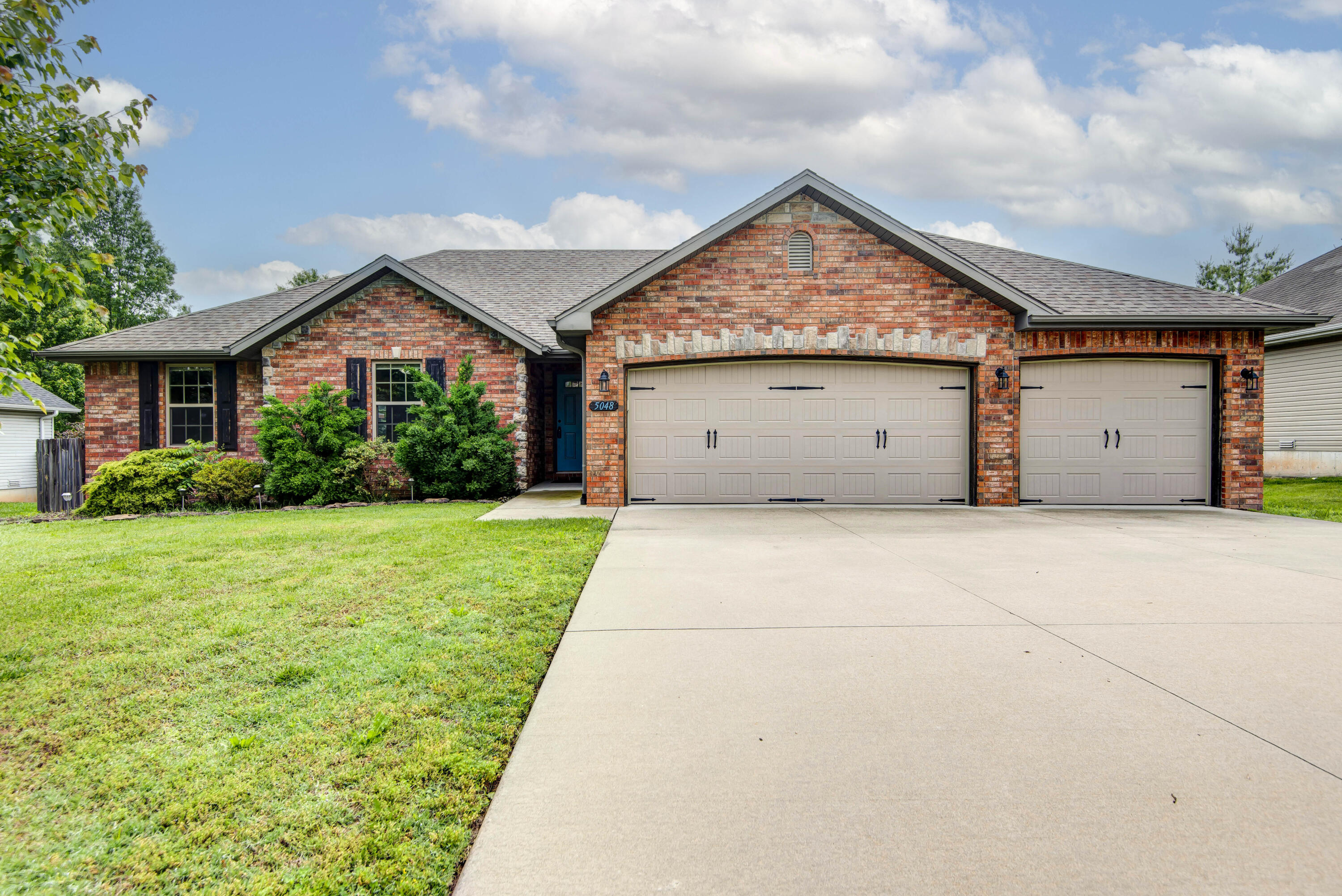 5048 South Fieldstone Road Property Photo 1