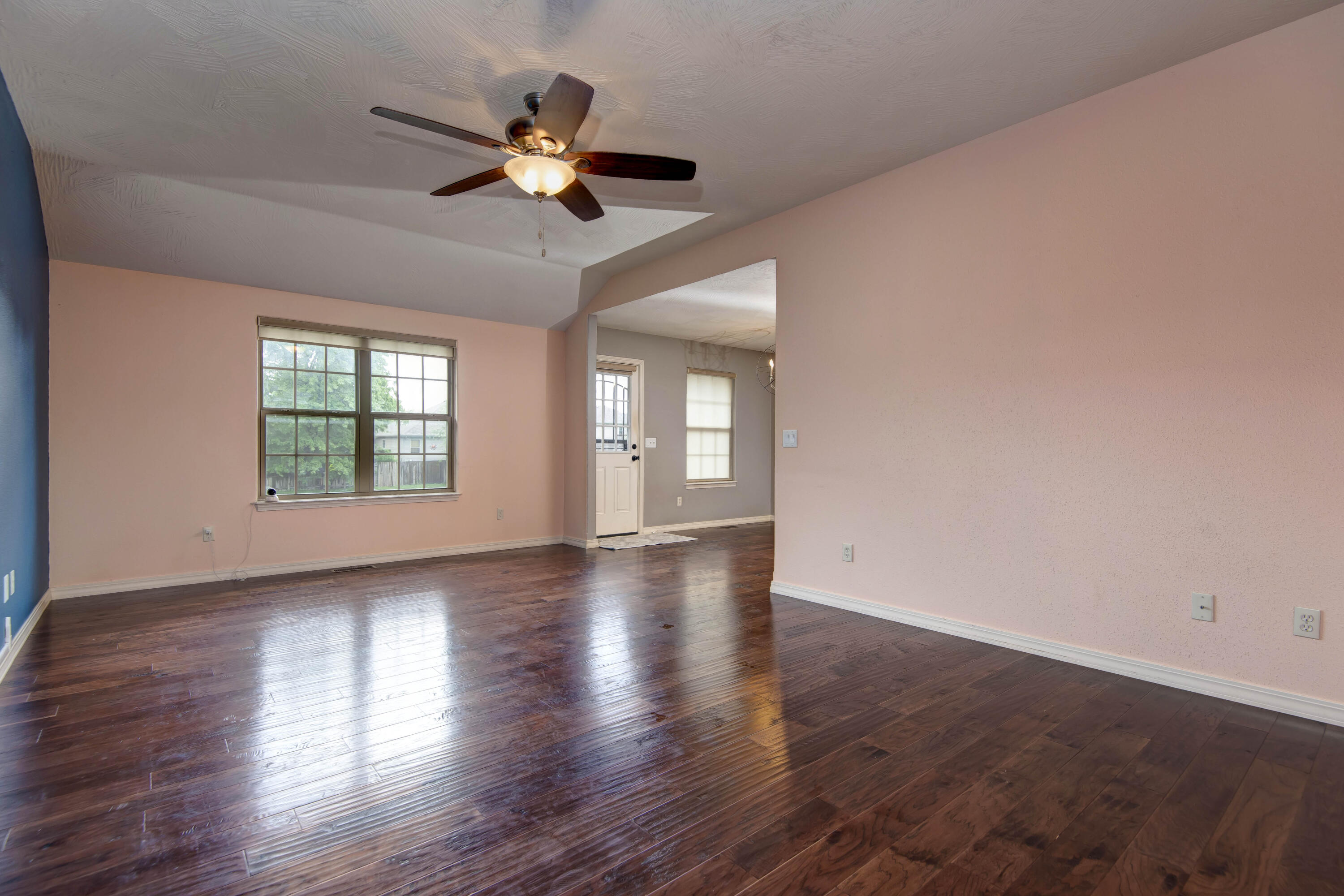 5048 South Fieldstone Road Property Photo 3