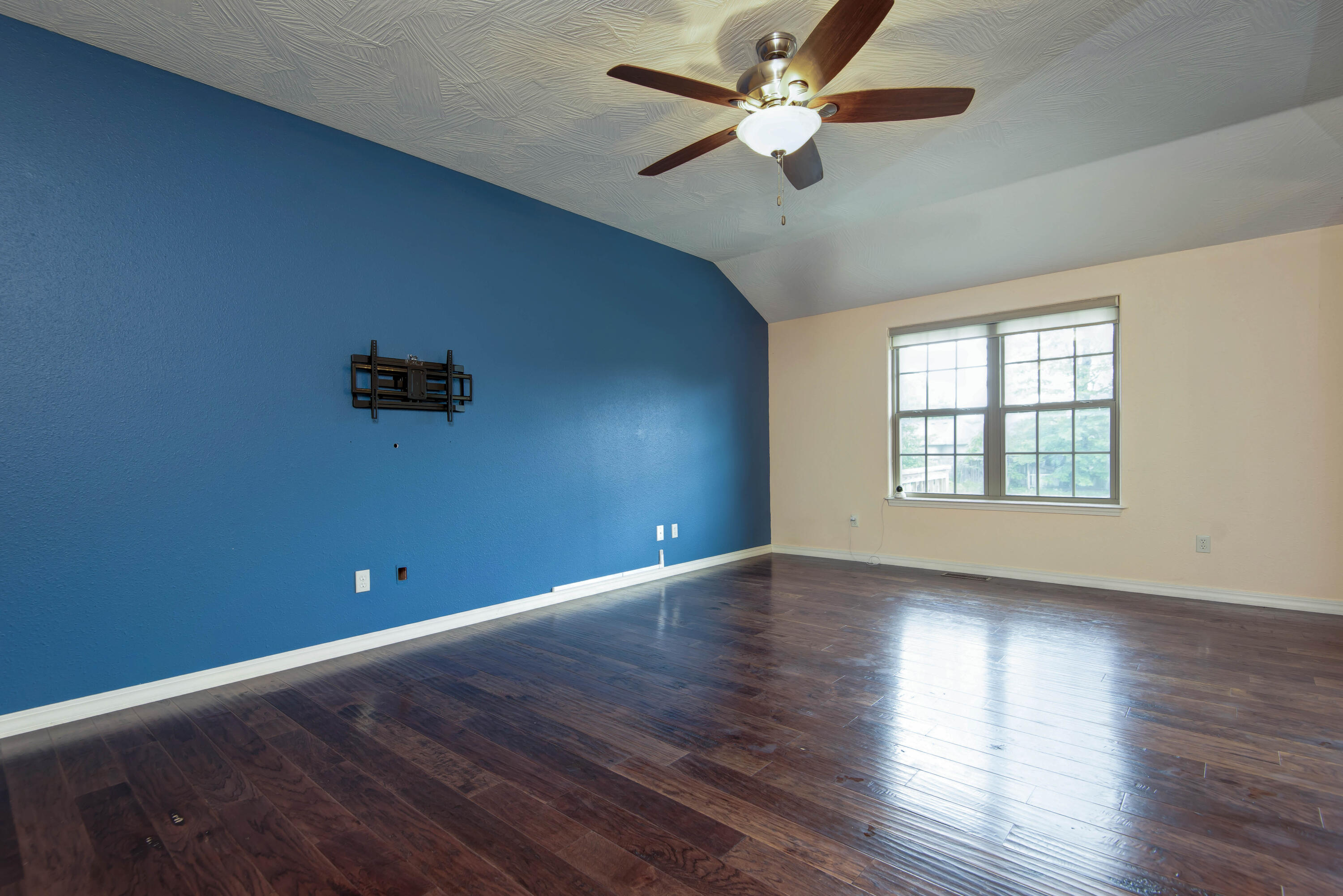 5048 South Fieldstone Road Property Photo 4