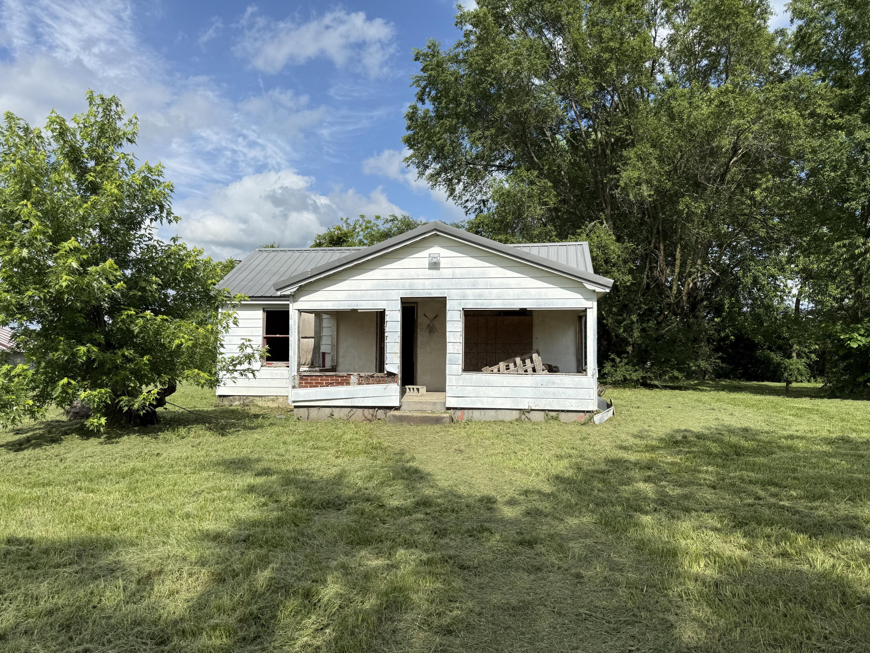 10405 East 5th Street Property Photo 2