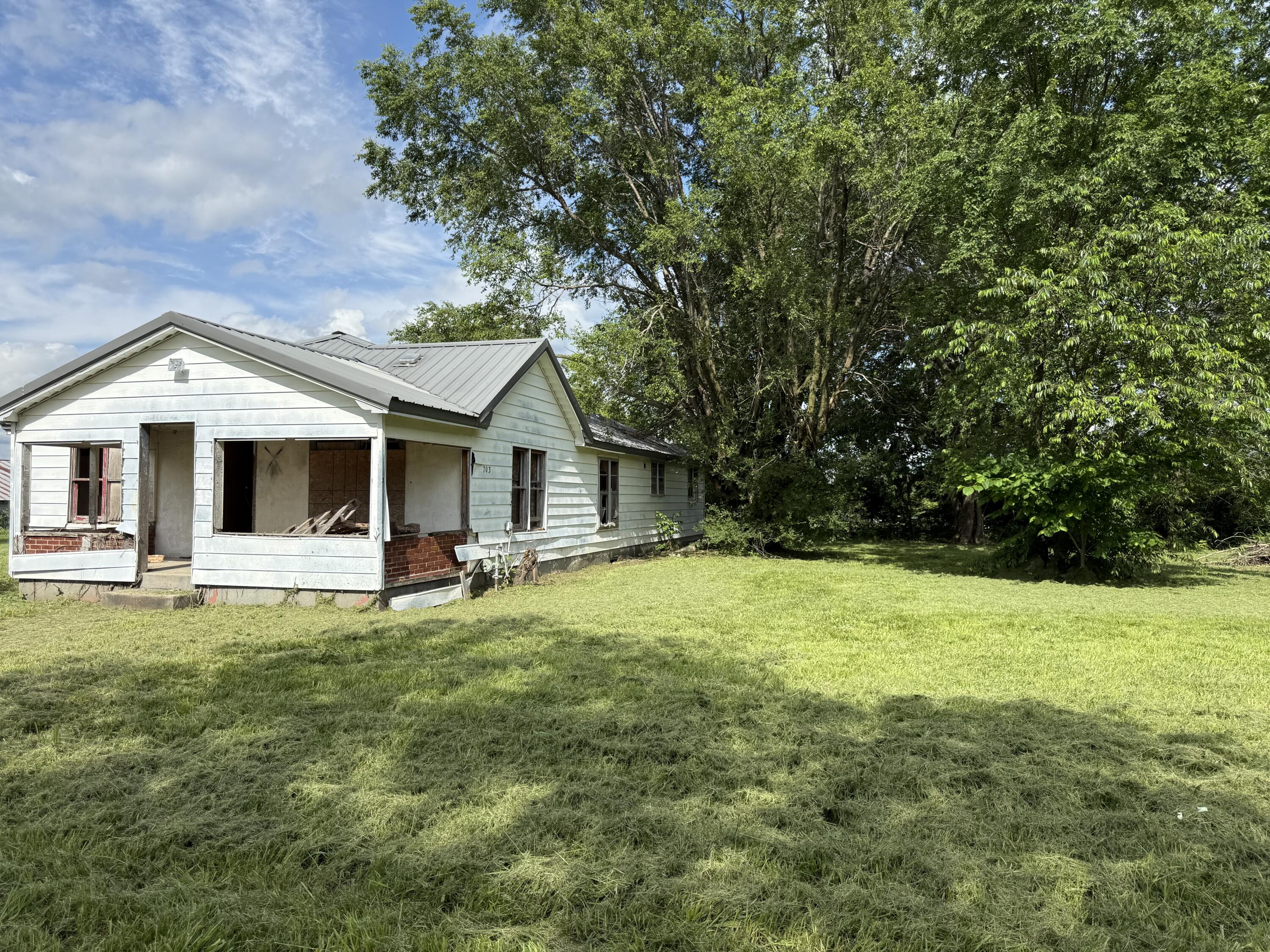 10405 East 5th Street Property Photo 3