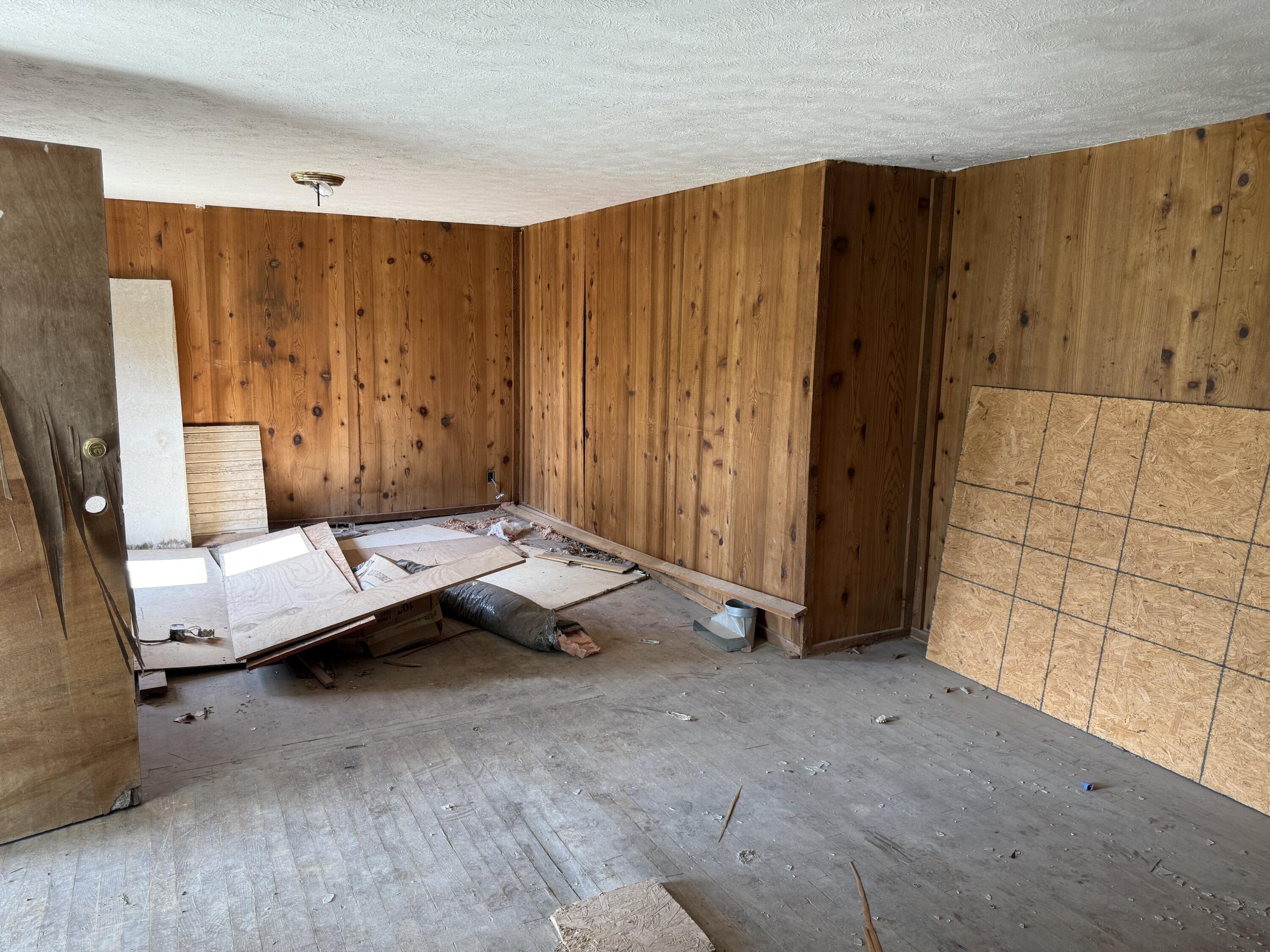 10405 East 5th Street Property Photo 4