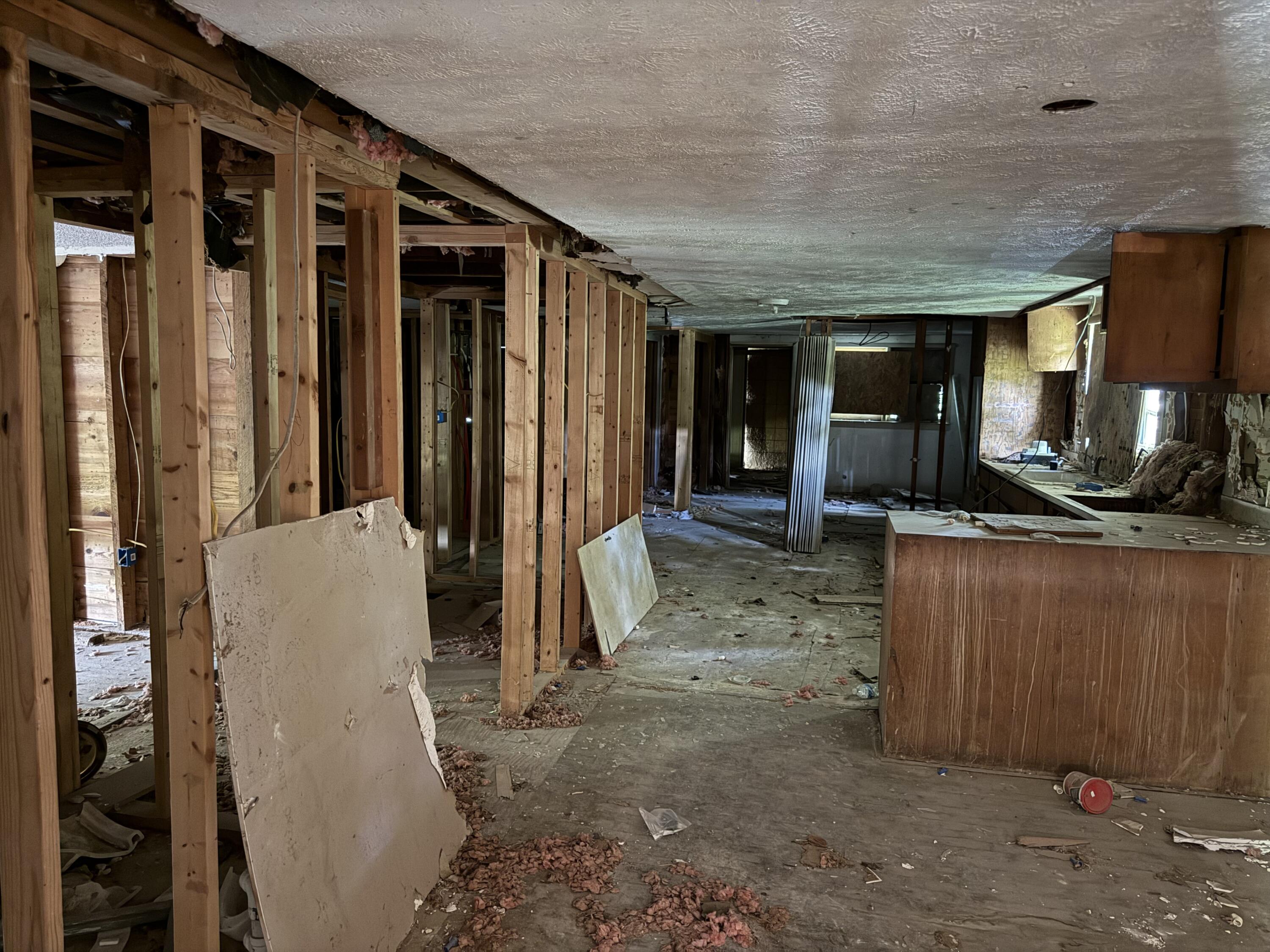 10405 East 5th Street Property Photo 5