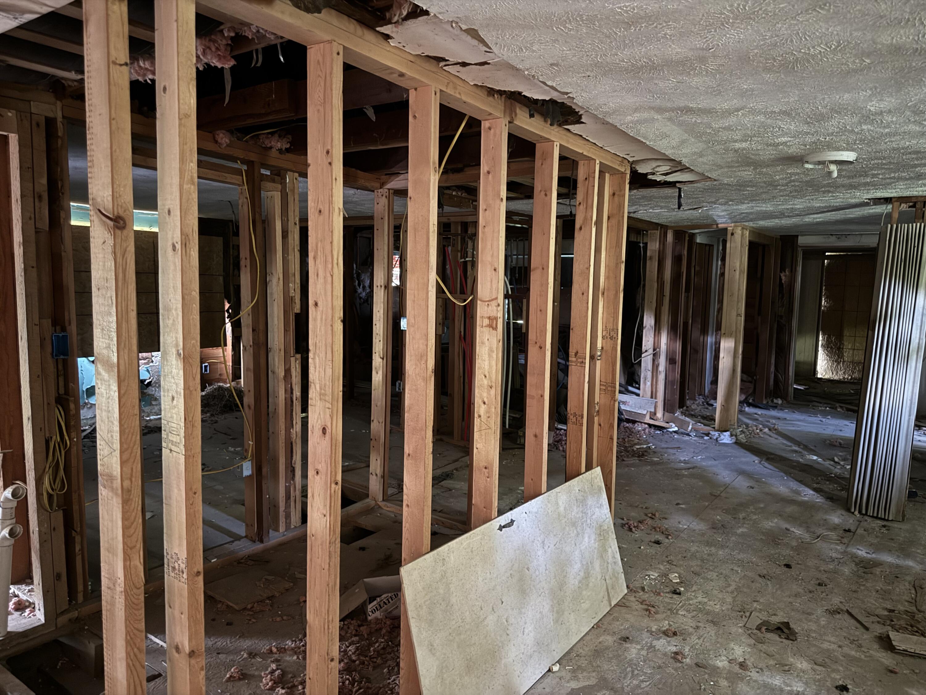 10405 East 5th Street Property Photo 6
