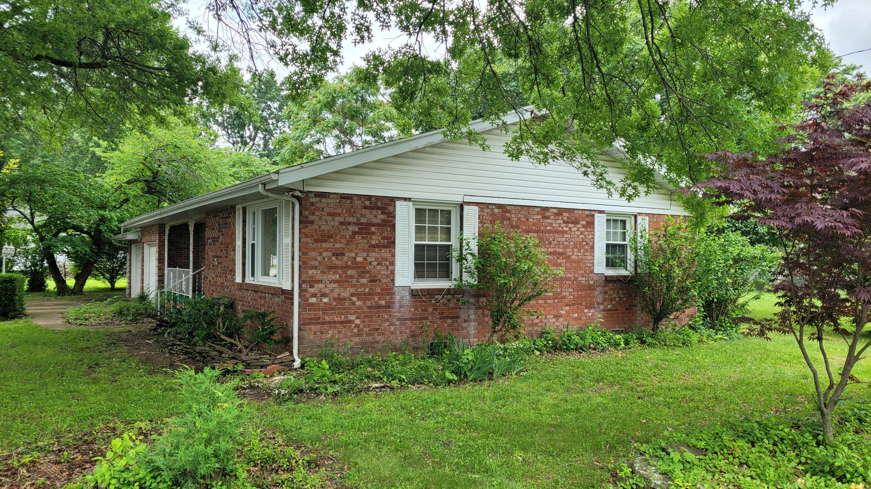415 North Locust Street Property Photo 3