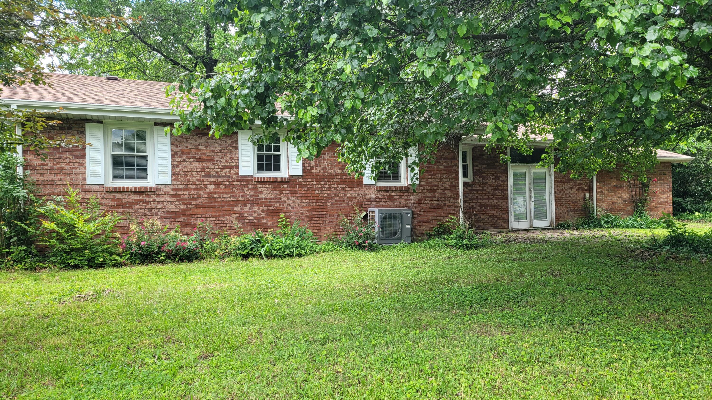 415 North Locust Street Property Photo 5
