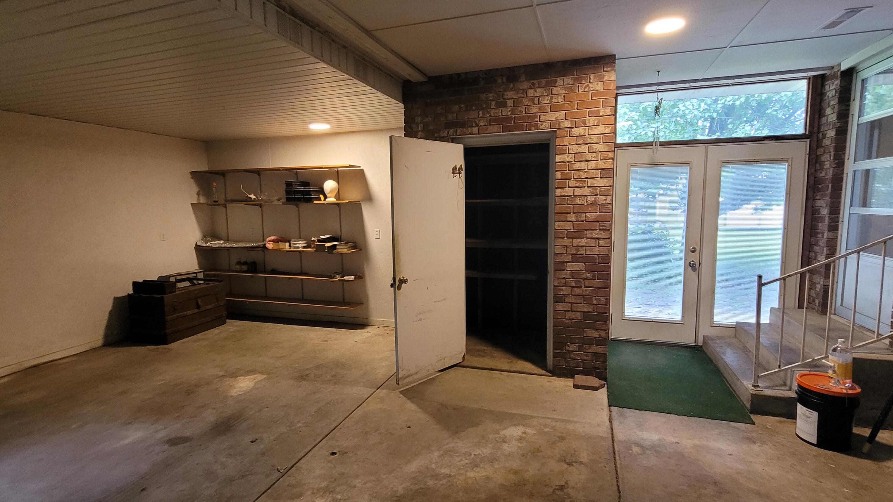 415 North Locust Street Property Photo 25