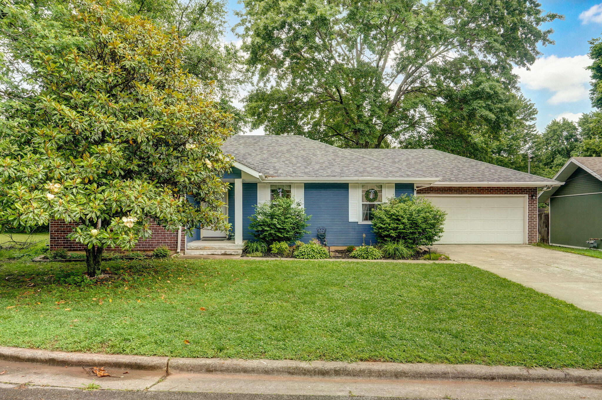 1717 South Robberson Avenue Property Photo 2