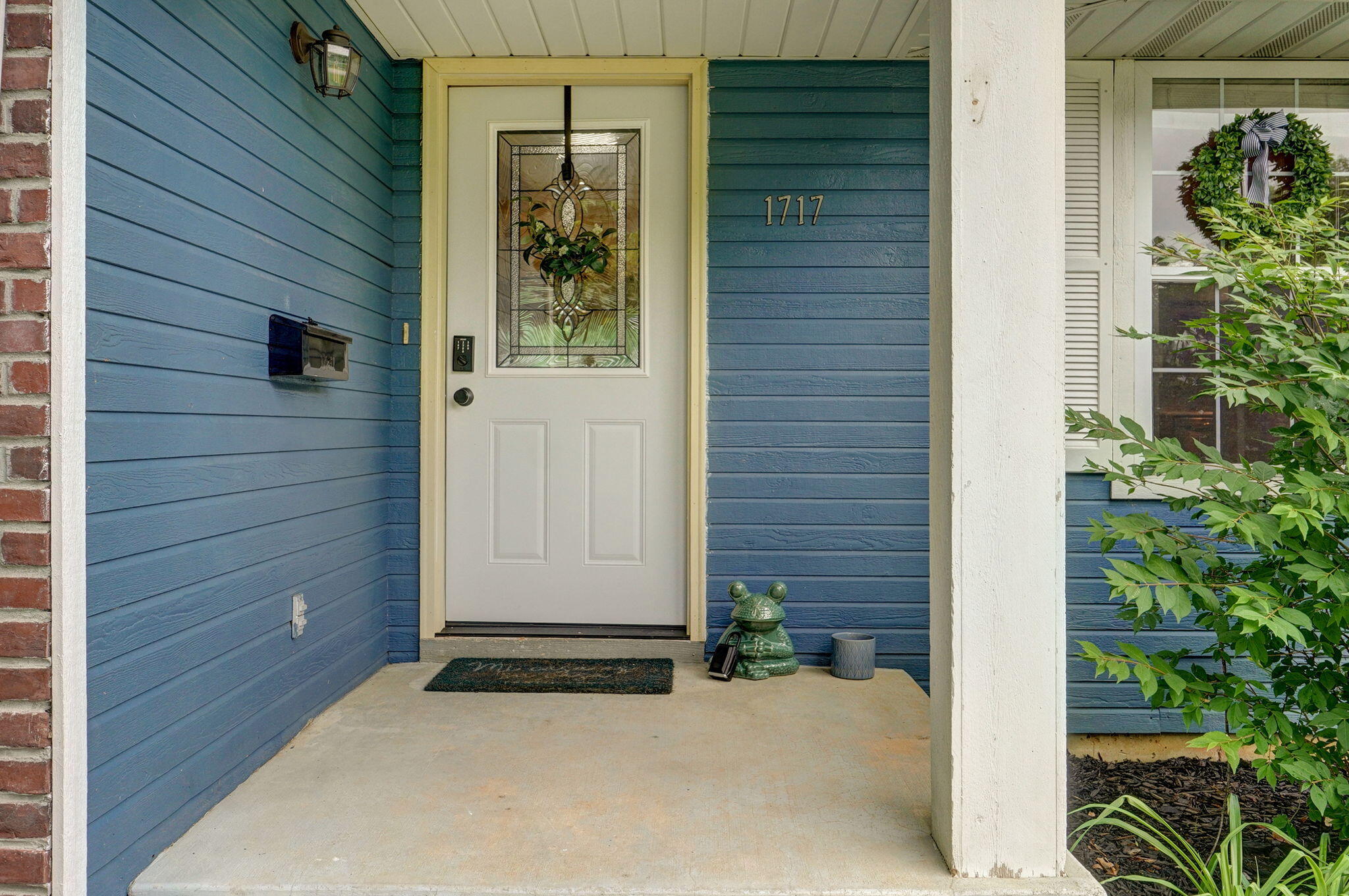 1717 South Robberson Avenue Property Photo 5