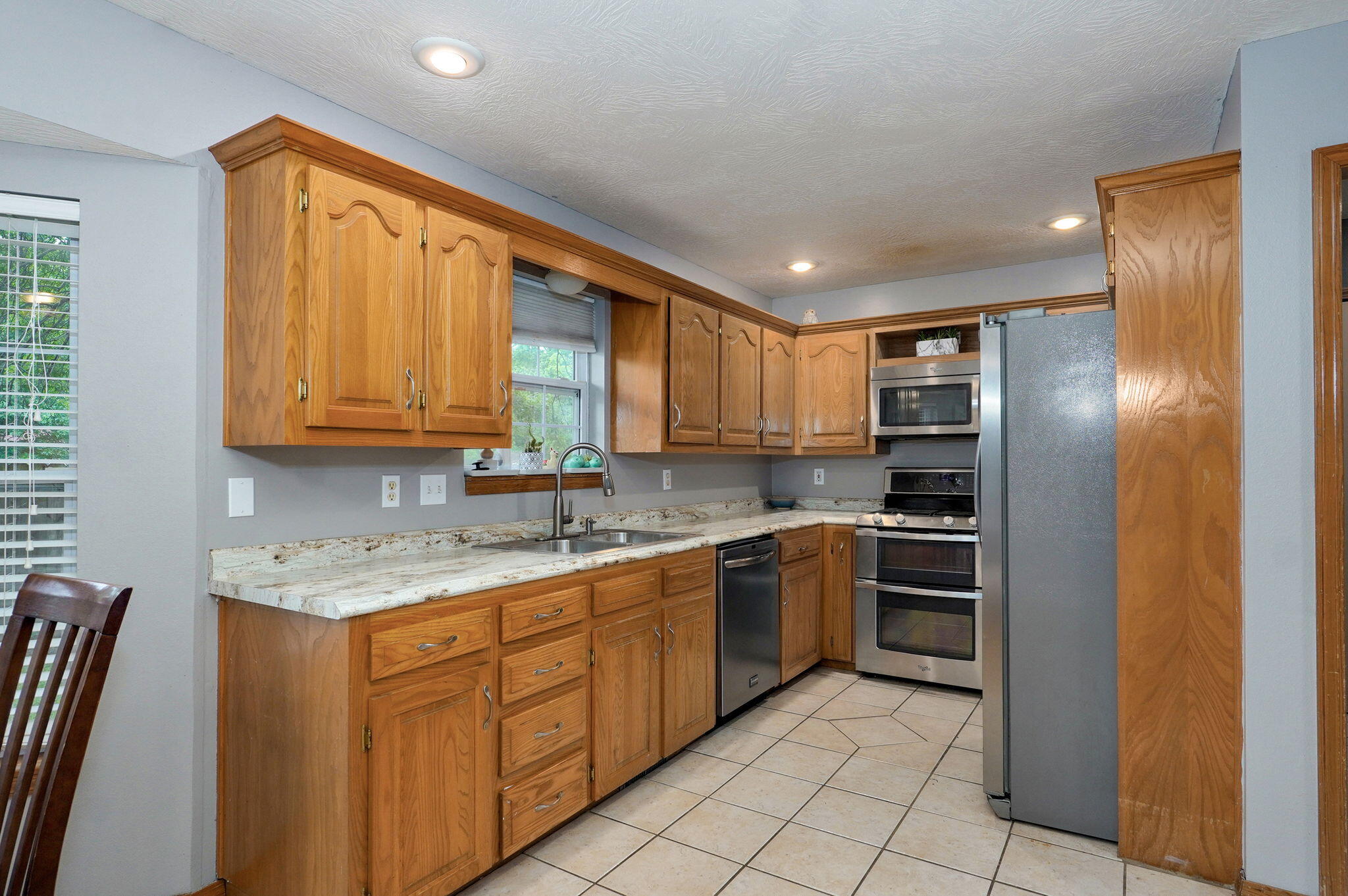 1717 South Robberson Avenue Property Photo 12