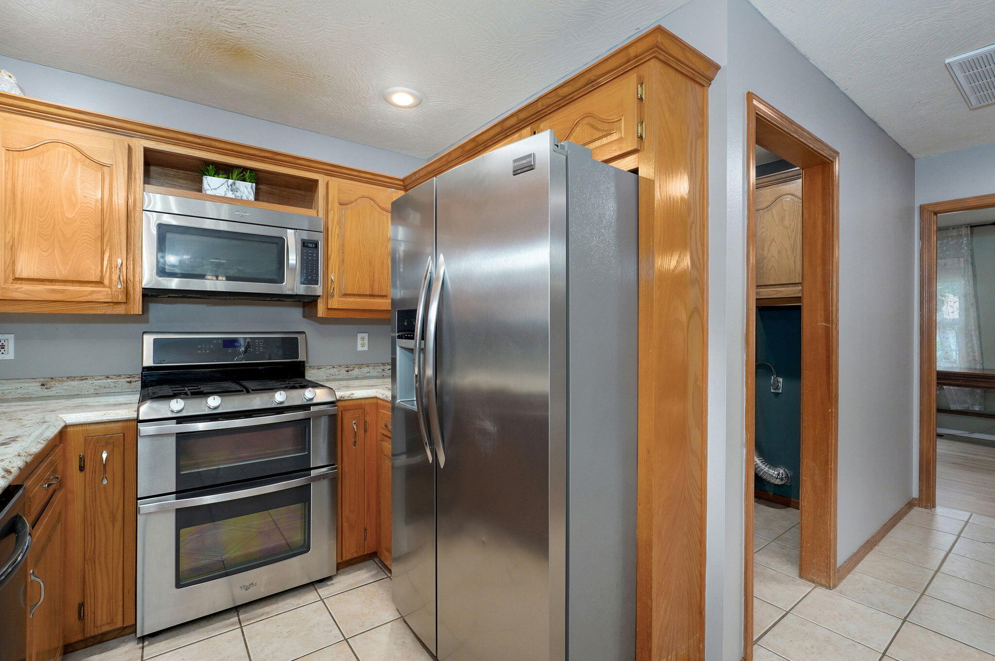 1717 South Robberson Avenue Property Photo 14
