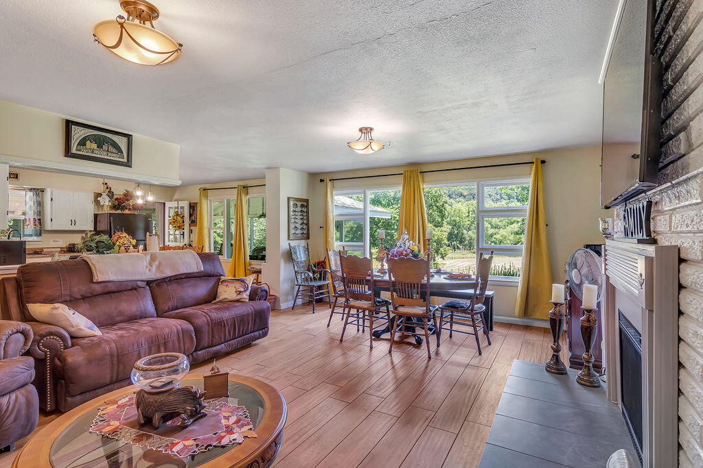 360 Cathy Street Property Photo 3