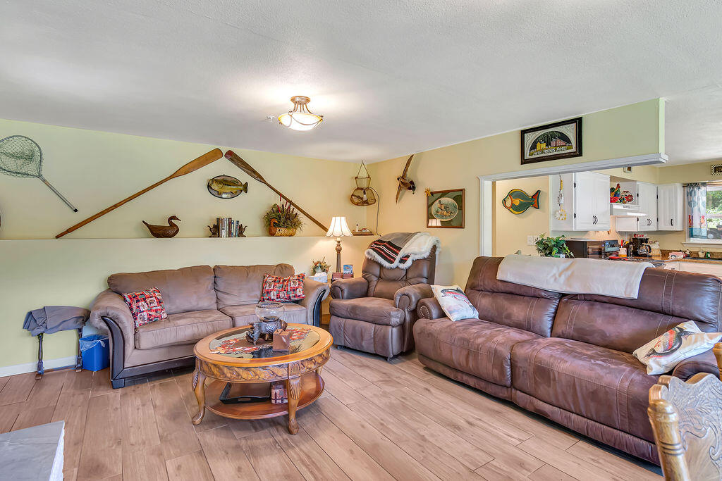 360 Cathy Street Property Photo 5