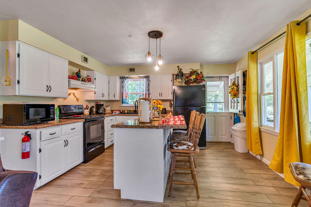 360 Cathy Street Property Photo 8