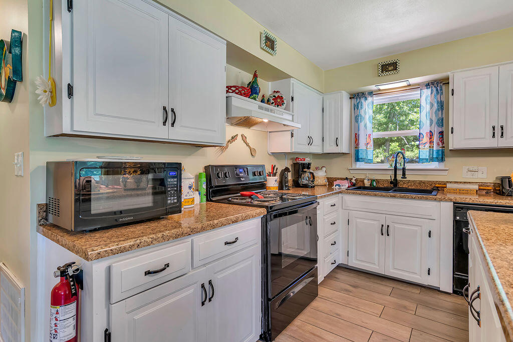 360 Cathy Street Property Photo 10