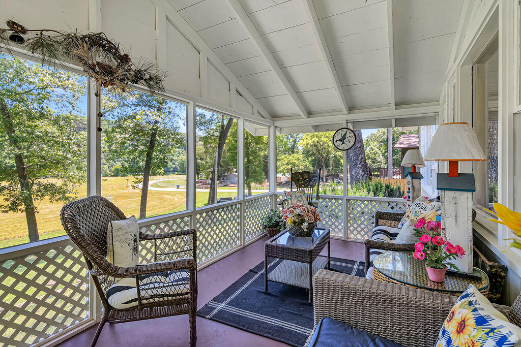 360 Cathy Street Property Photo 22