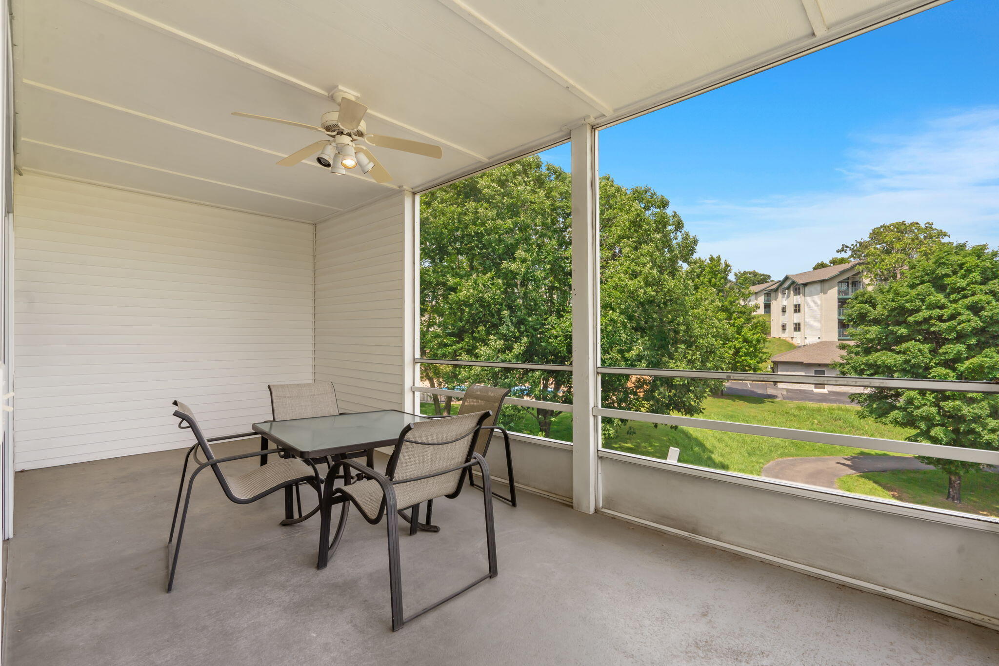 2800 Green Mountain Drive Property Photo 4