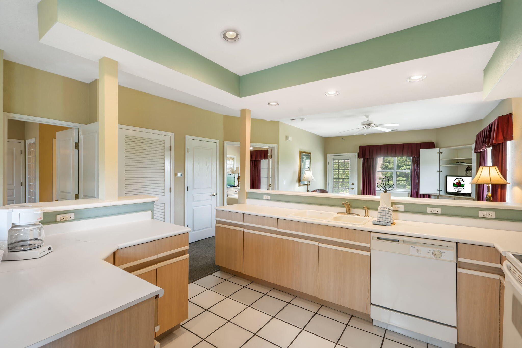 2800 Green Mountain Drive Property Photo 11