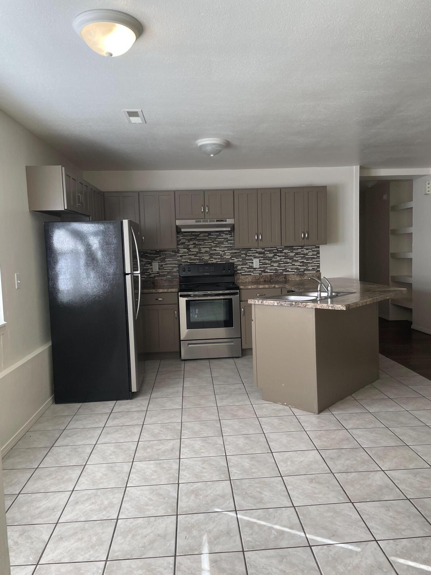 913-915 North 915 N Main Street Property Photo 2