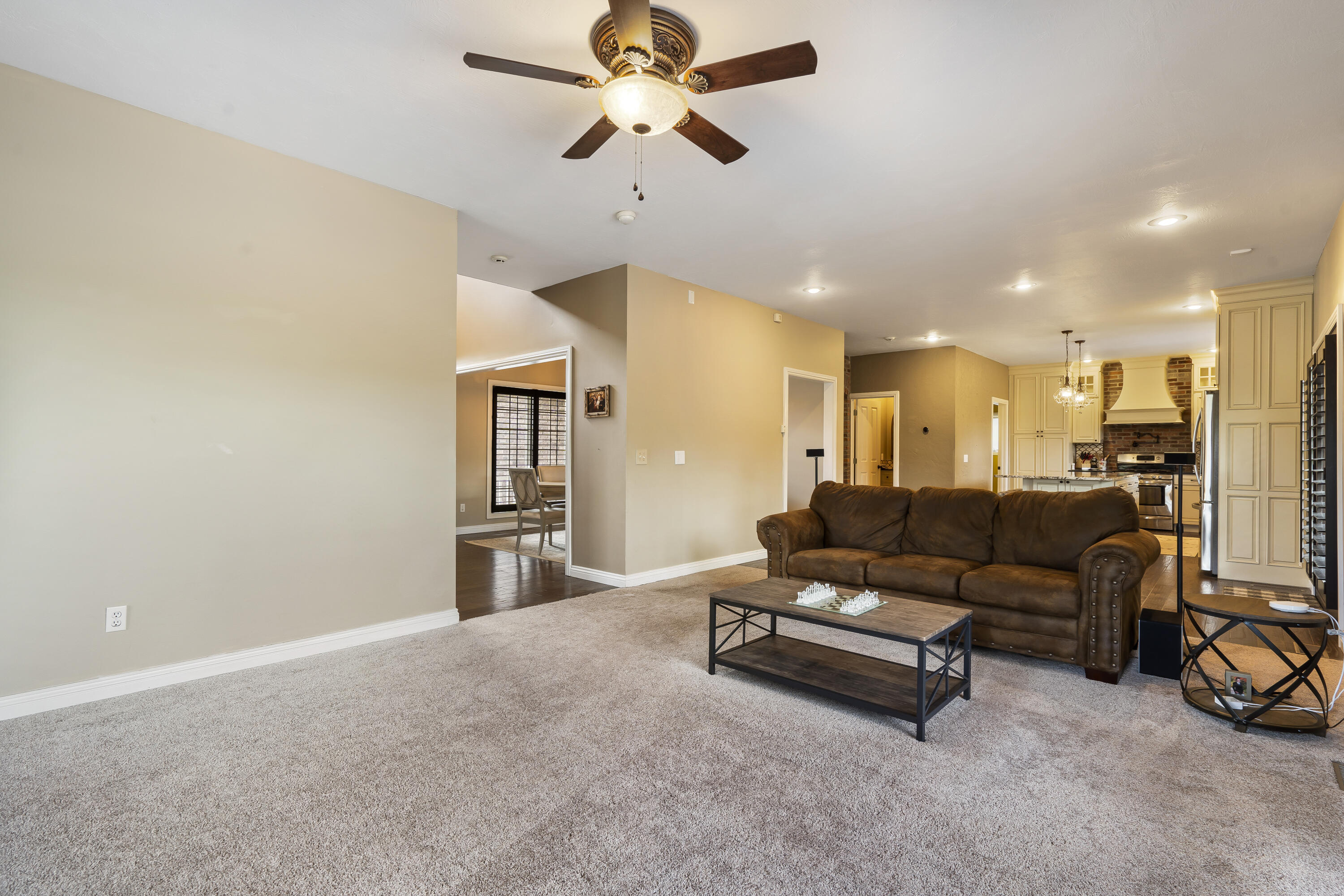 807 South Stanford Drive Property Photo 12
