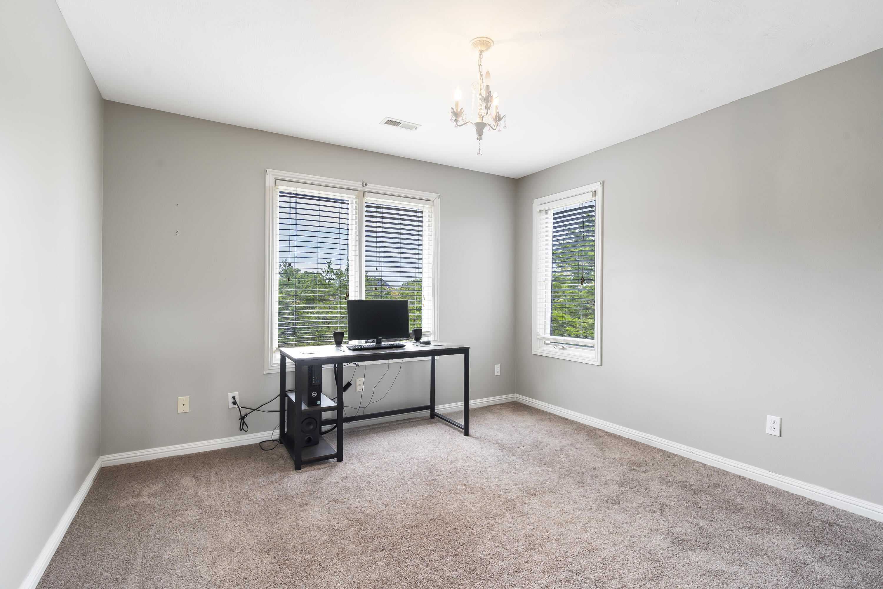807 South Stanford Drive Property Photo 30