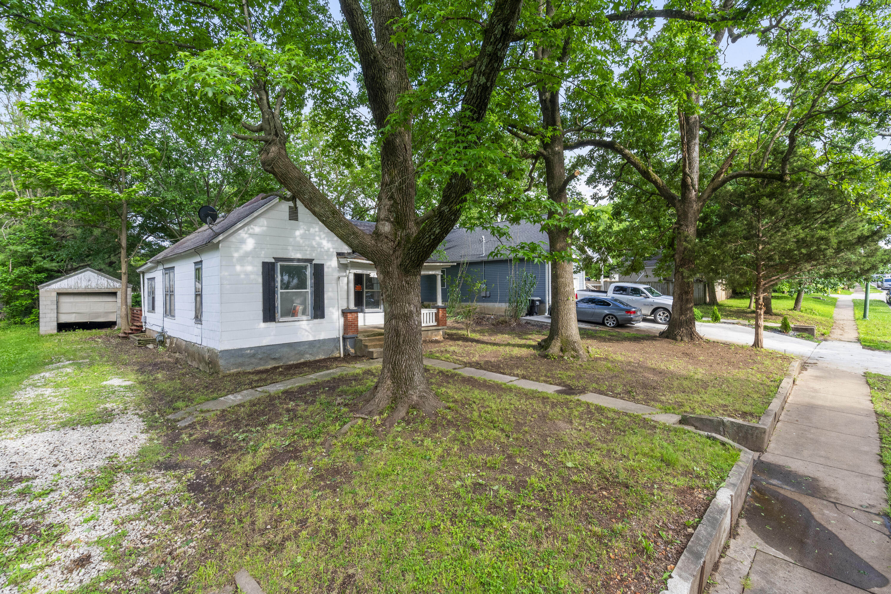 2116 North Campbell Avenue Property Photo 2