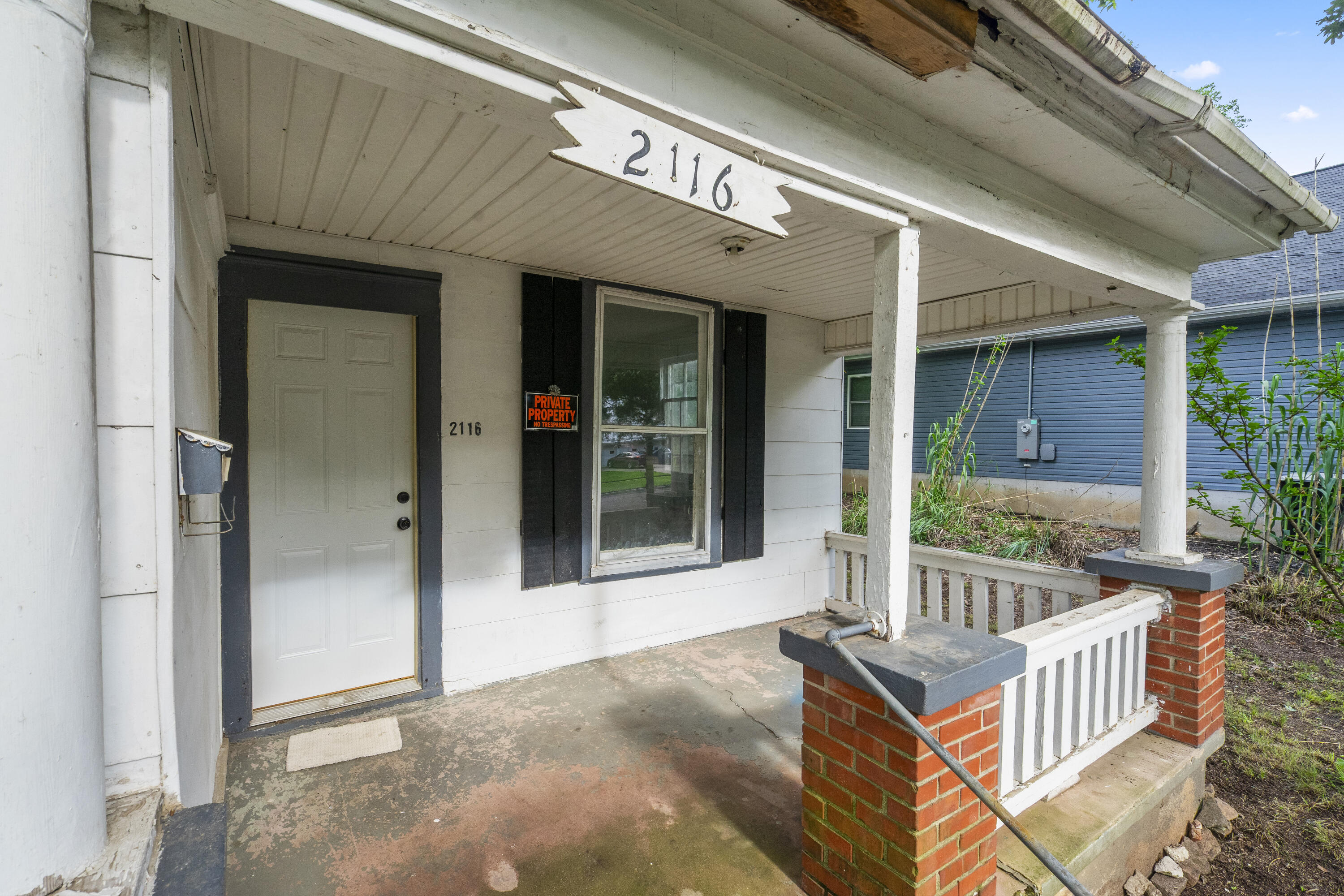 2116 North Campbell Avenue Property Photo 3