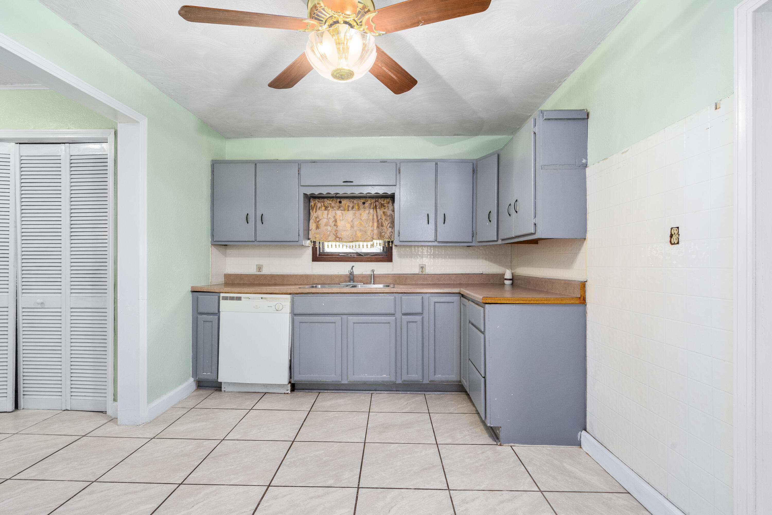 2116 North Campbell Avenue Property Photo 6
