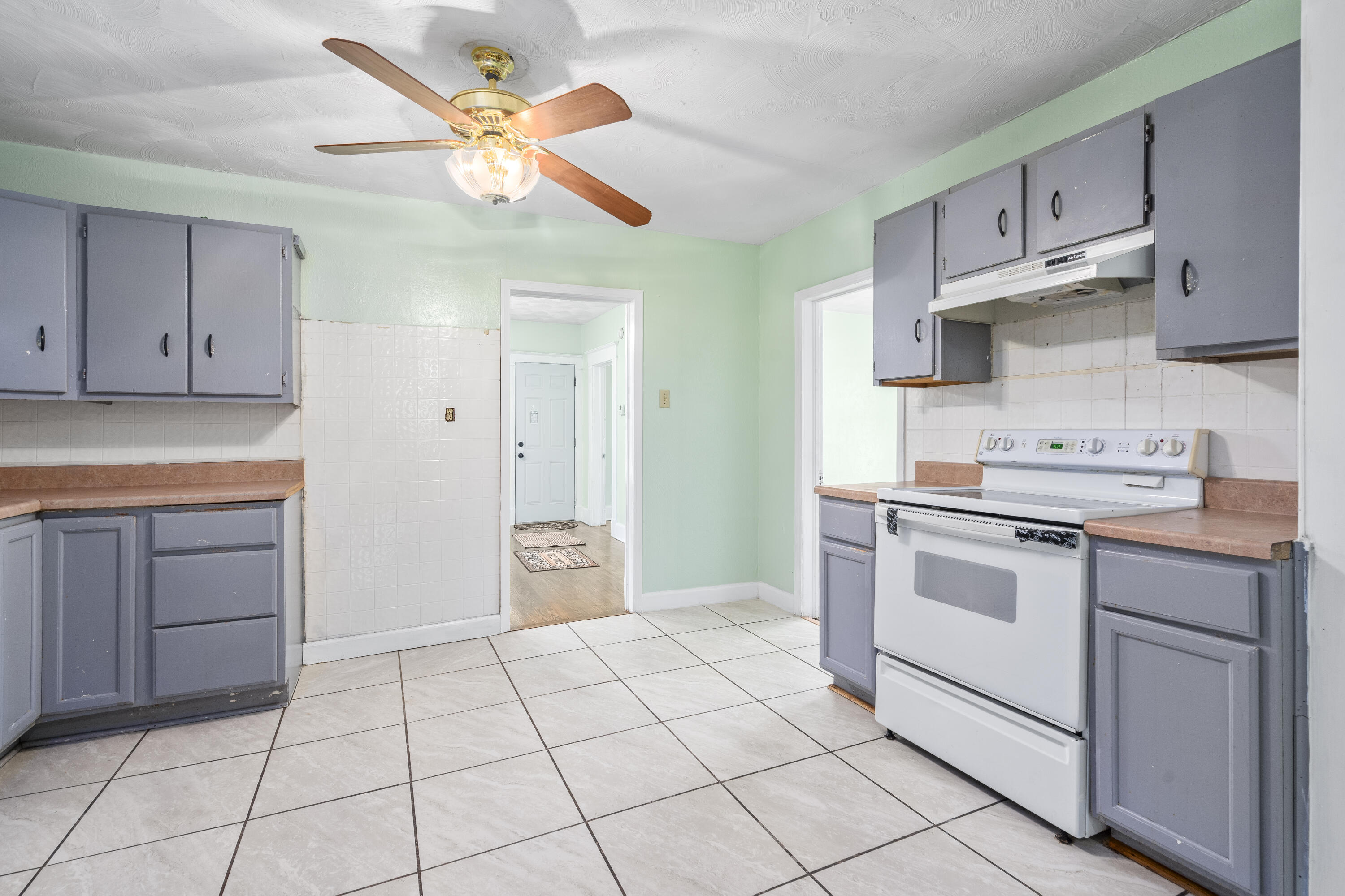 2116 North Campbell Avenue Property Photo 7