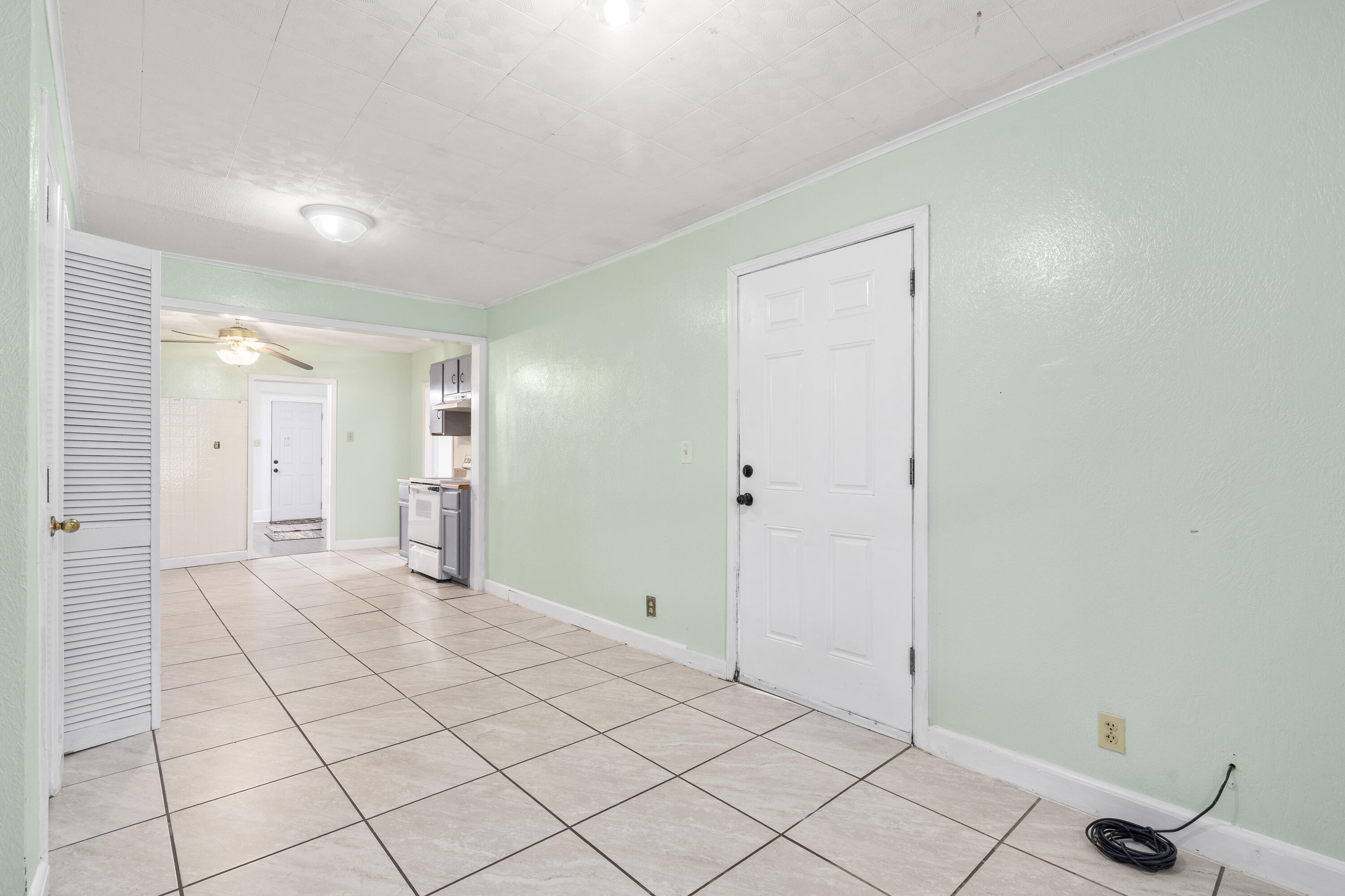2116 North Campbell Avenue Property Photo 10