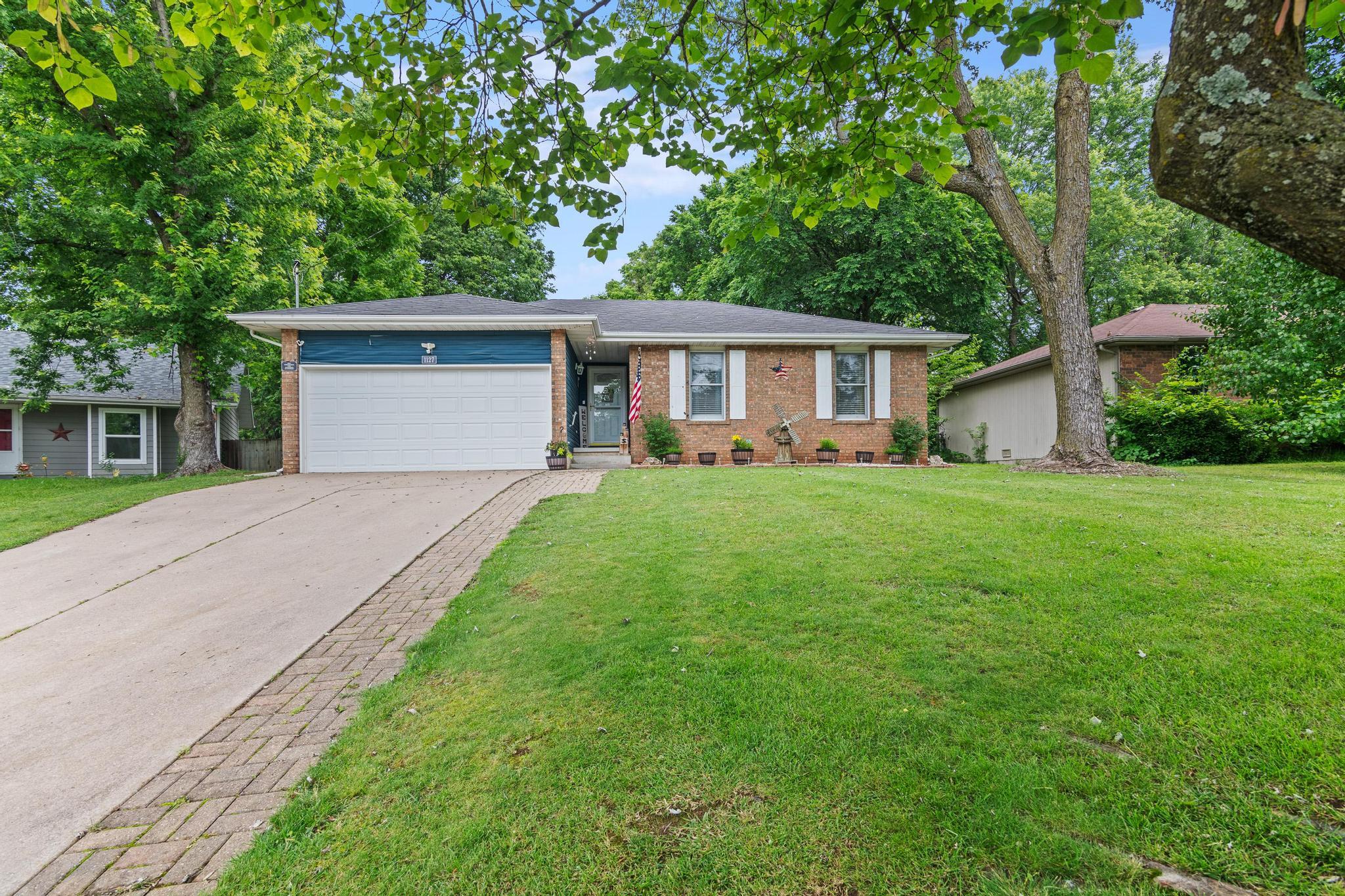 1127 East Livingston Court Property Photo 1