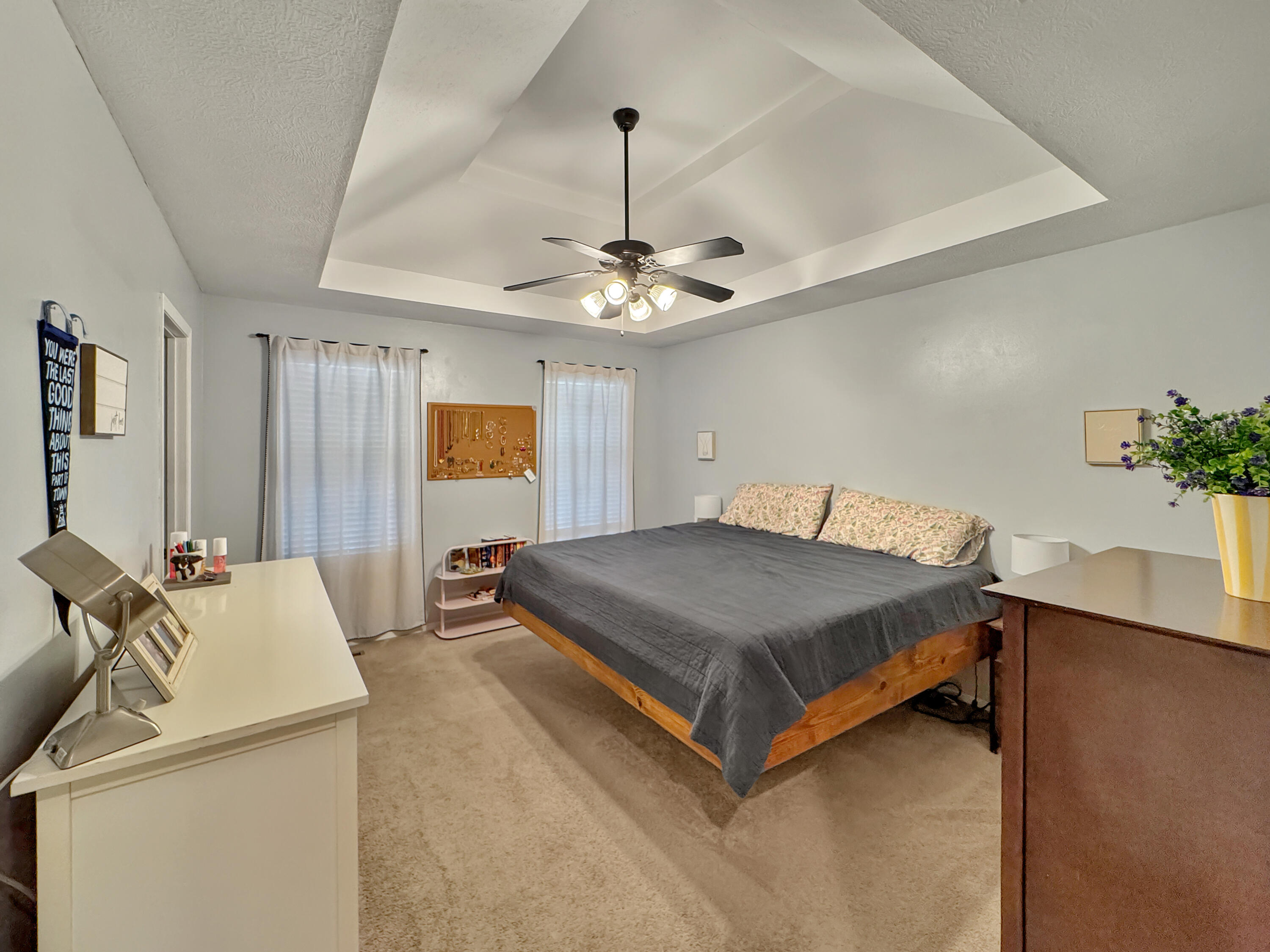 5726 South Fairview Avenue Property Photo 5