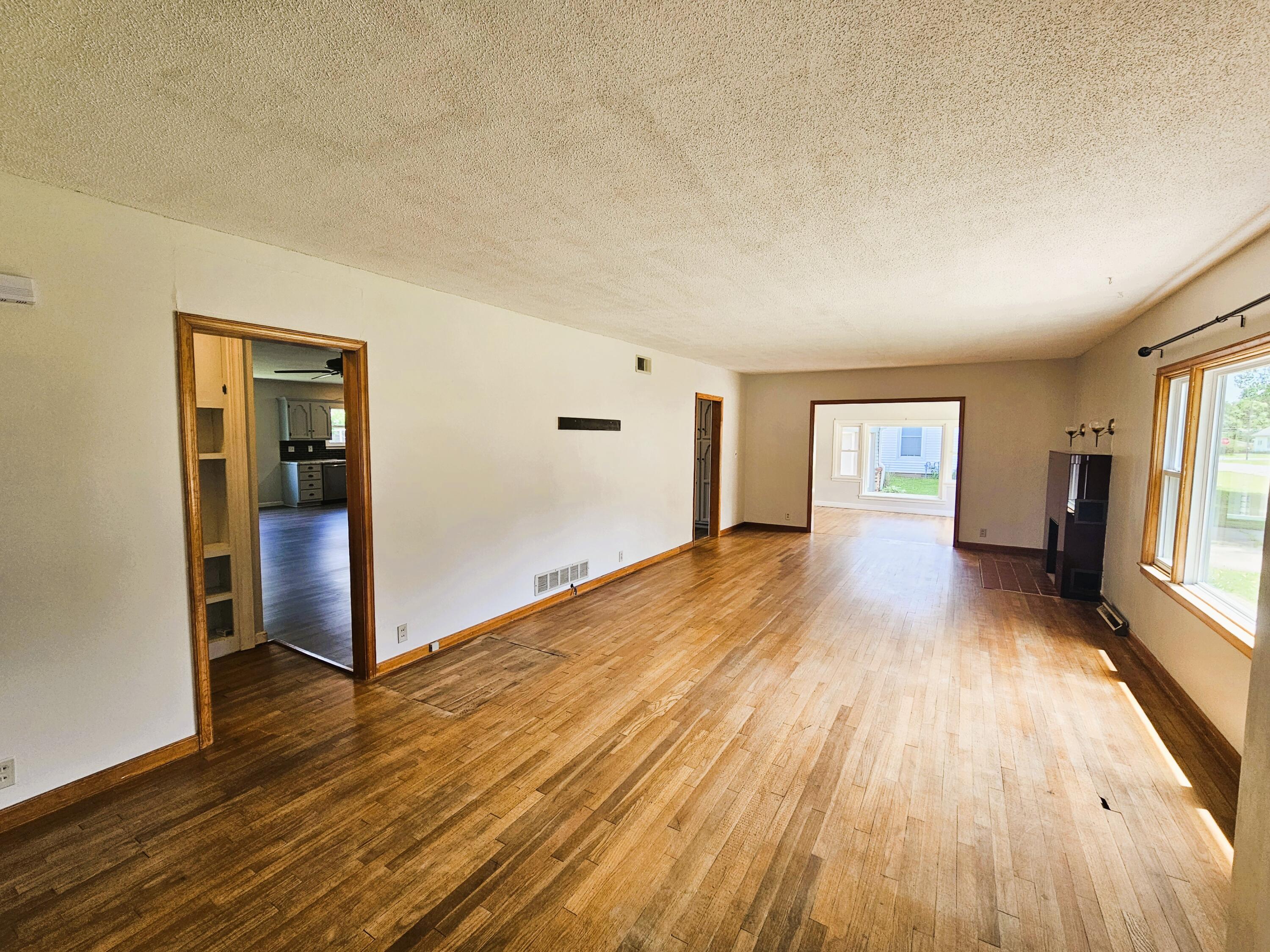 107 West Poplar Street Property Photo 2