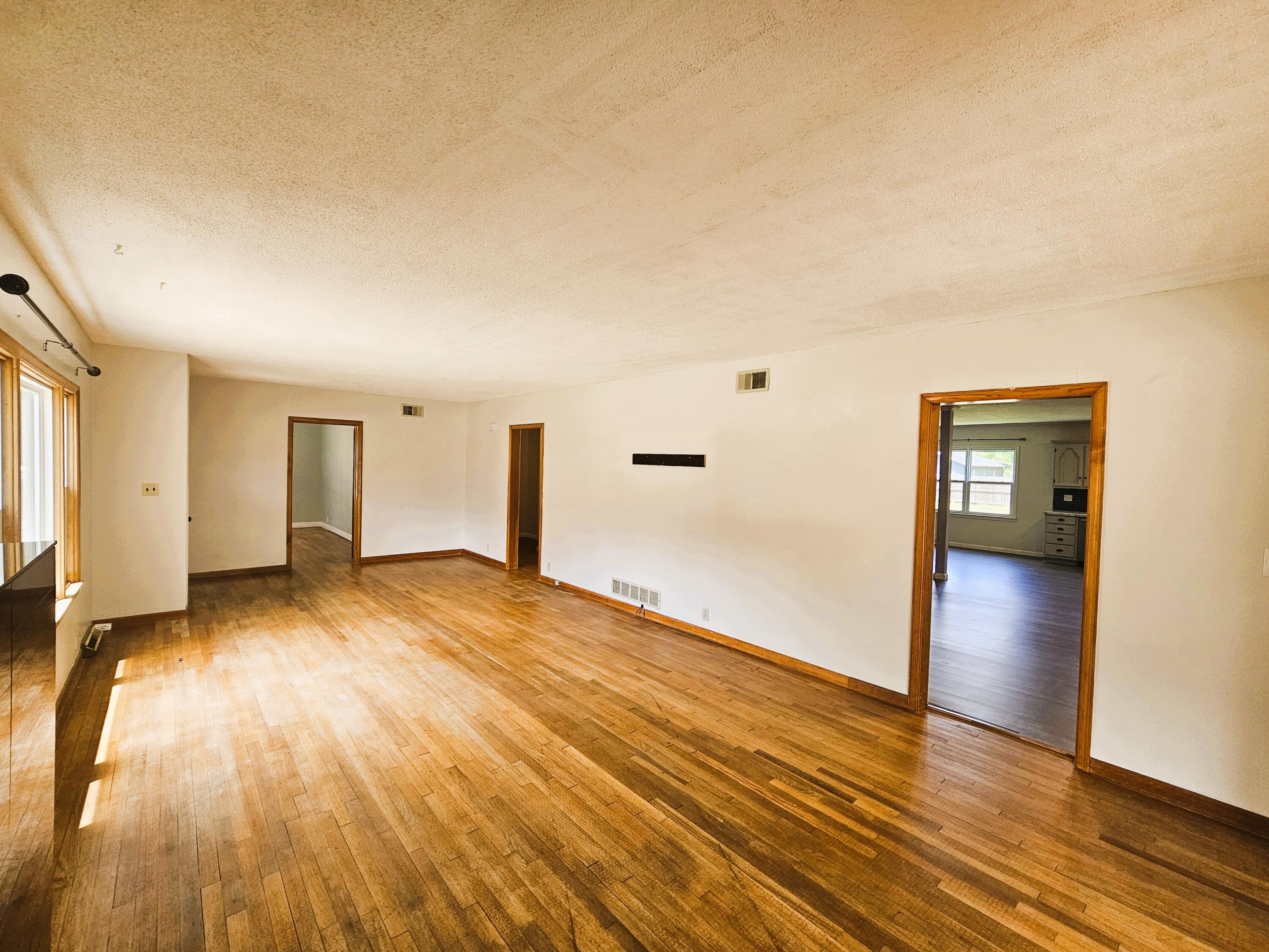 107 West Poplar Street Property Photo 5