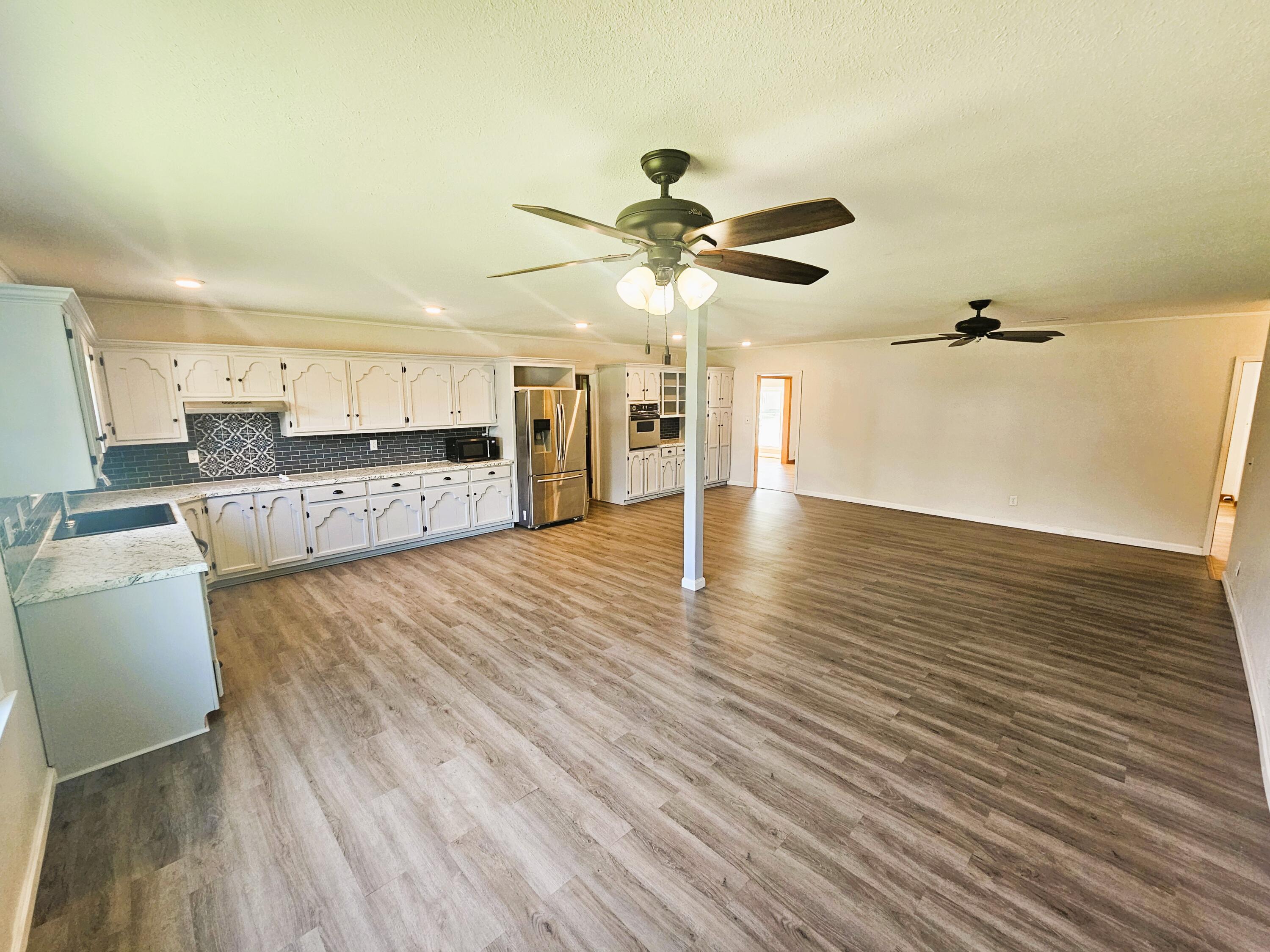 107 West Poplar Street Property Photo 8