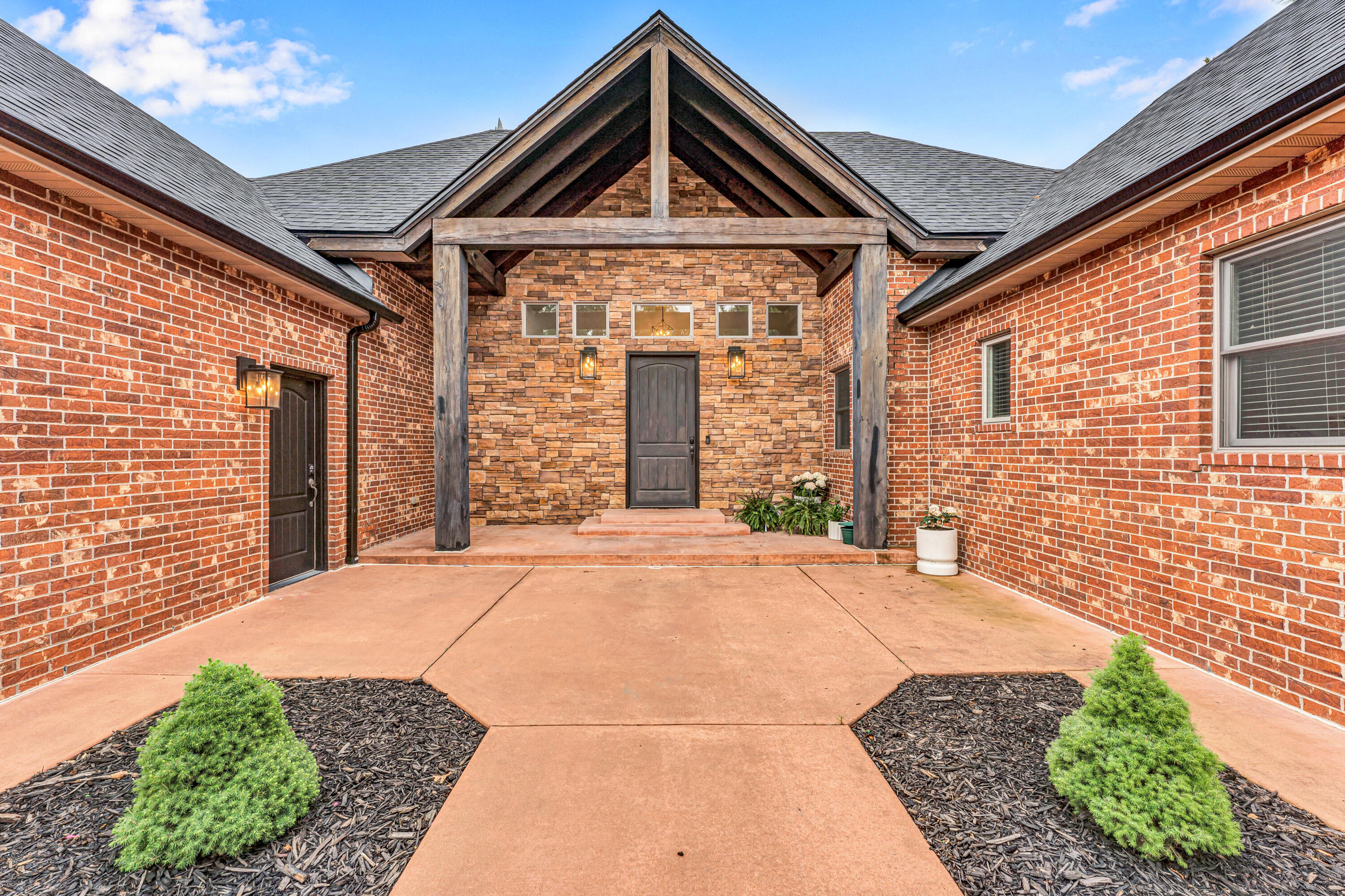 108 Island Green Drive Property Photo 4