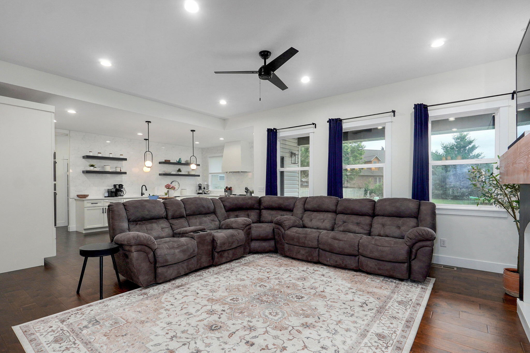 498 Mockingbird Property Photo 8
