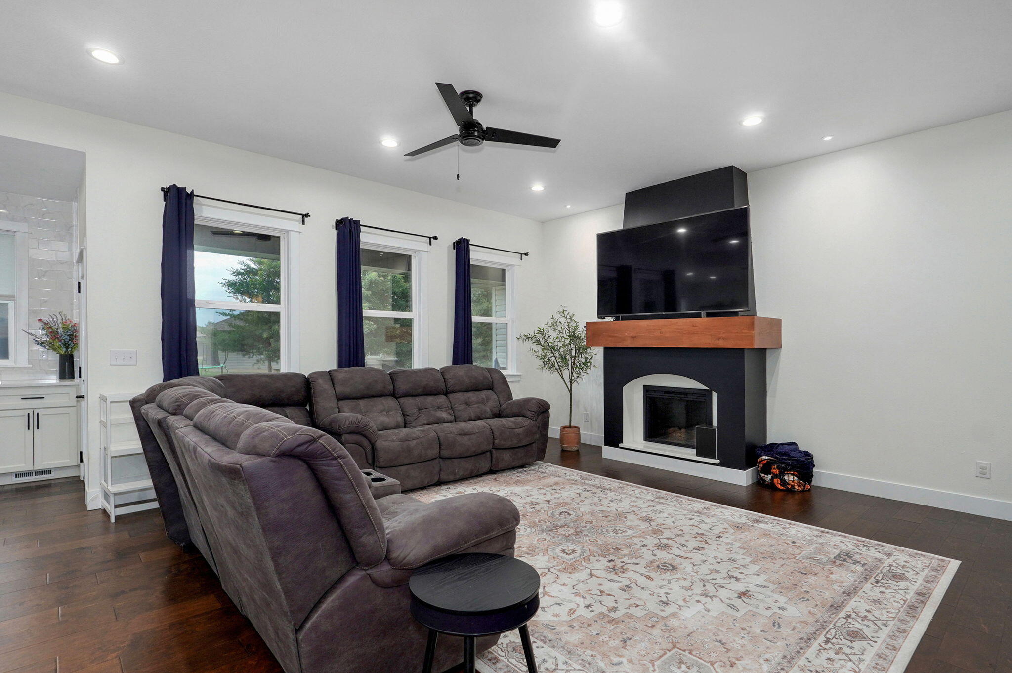 498 Mockingbird Property Photo 9