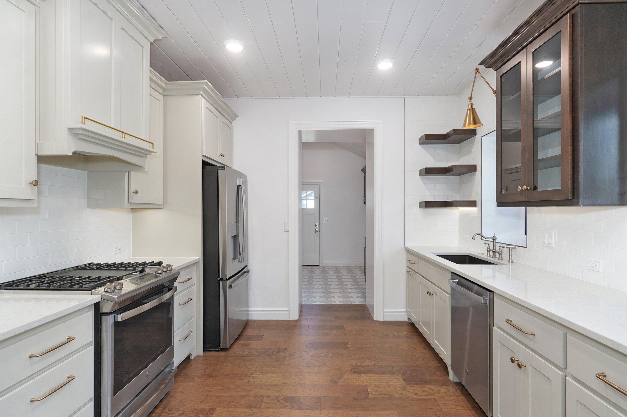 1115 South National Avenue Property Photo 14