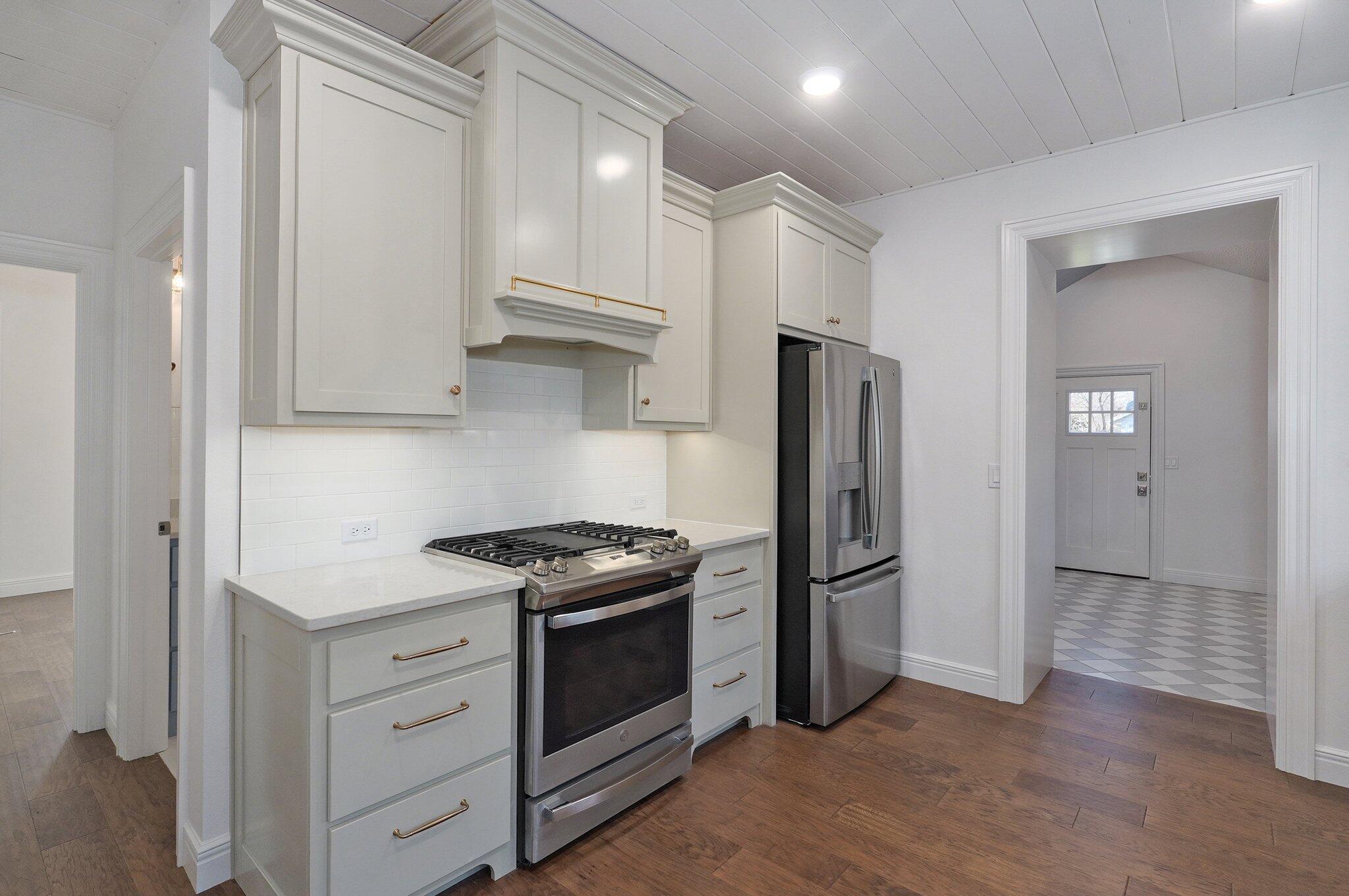 1115 South National Avenue Property Photo 16