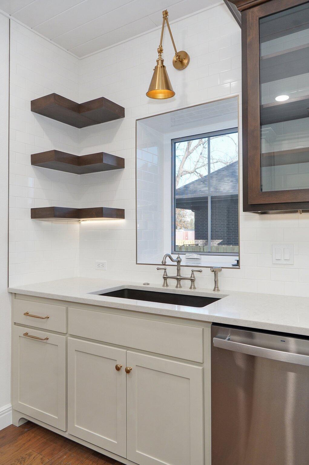 1115 South National Avenue Property Photo 17