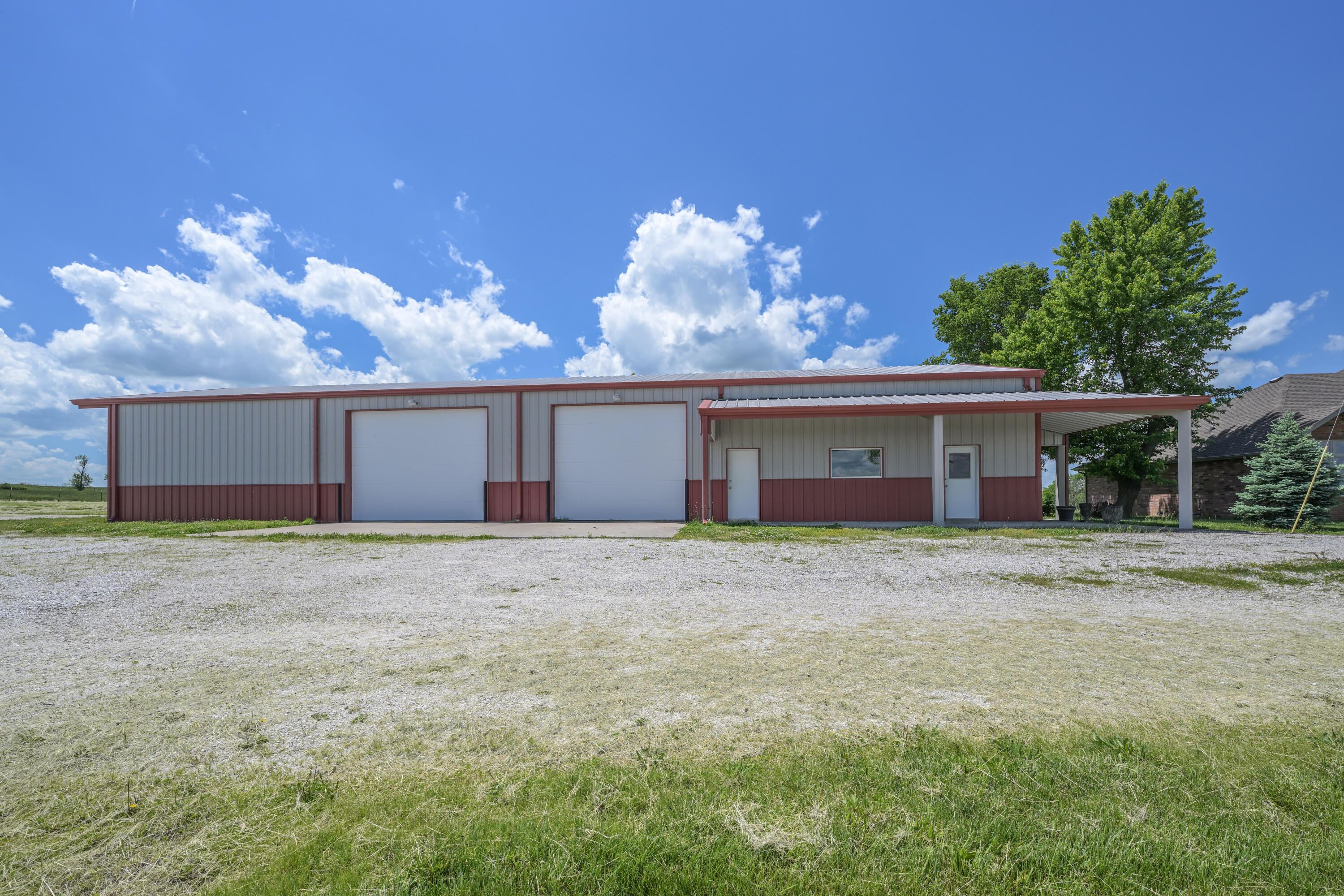 1556 East 490th Road Property Photo 4