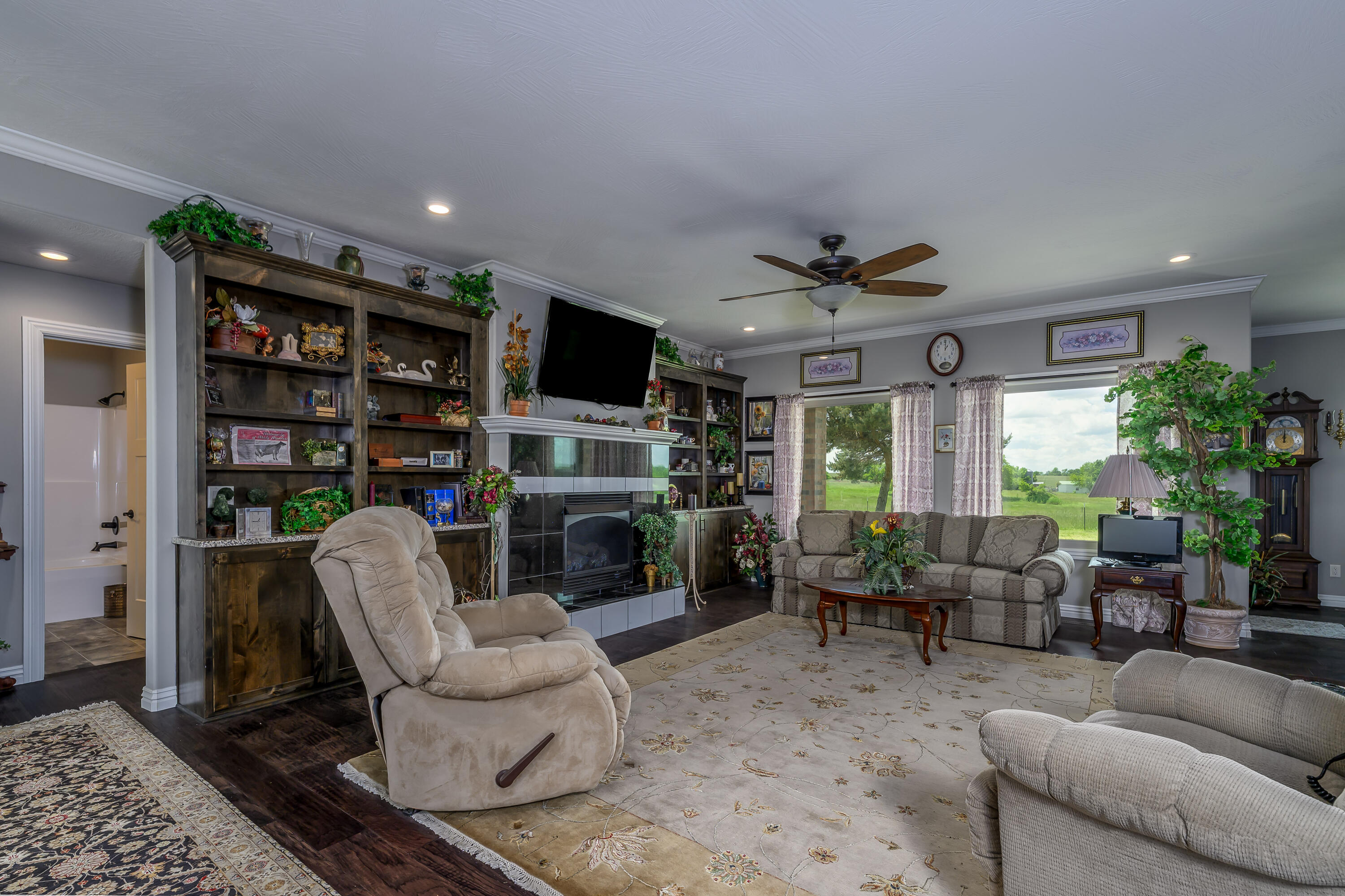 1556 East 490th Road Property Photo 8