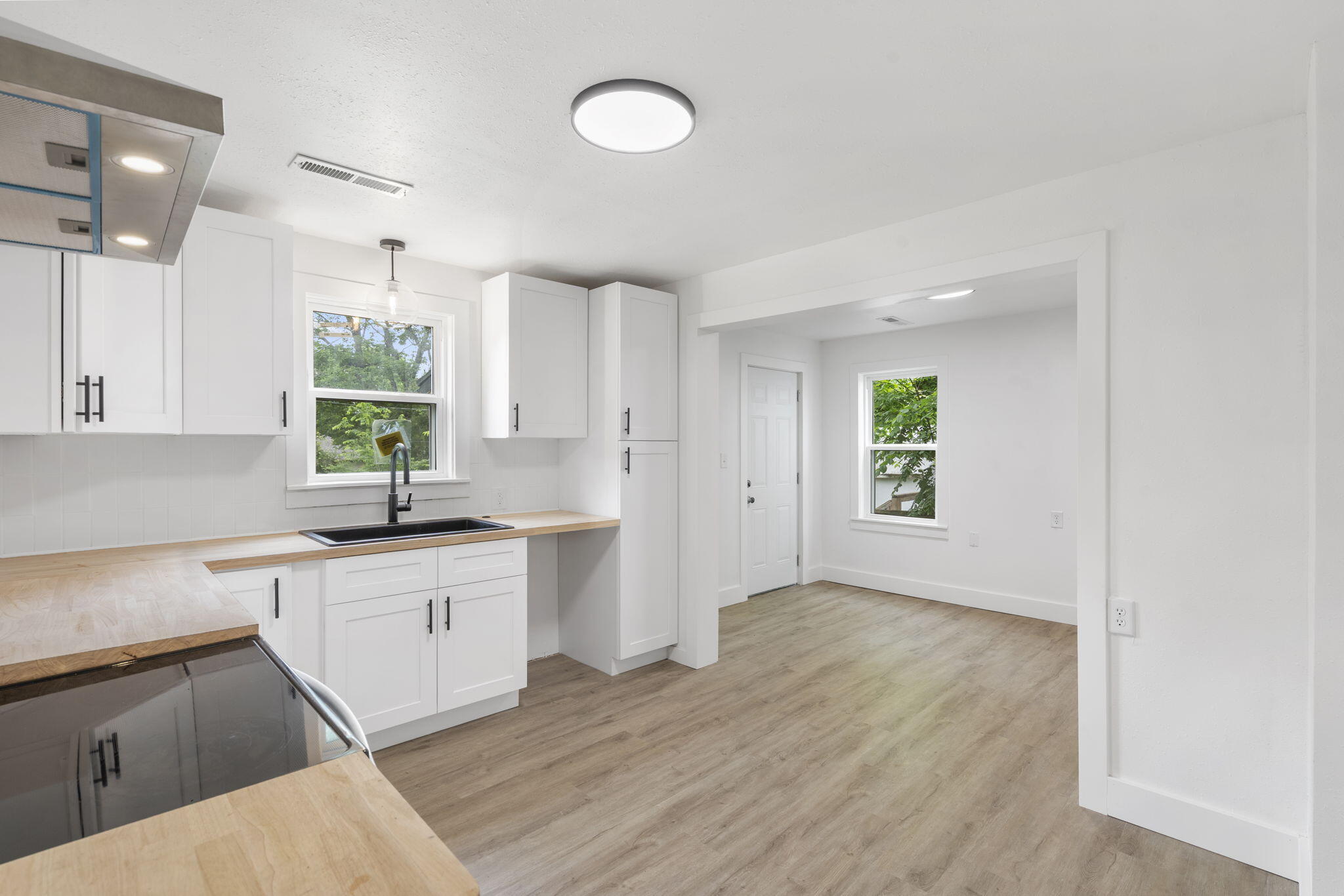 1317 West Central Street Property Photo 5